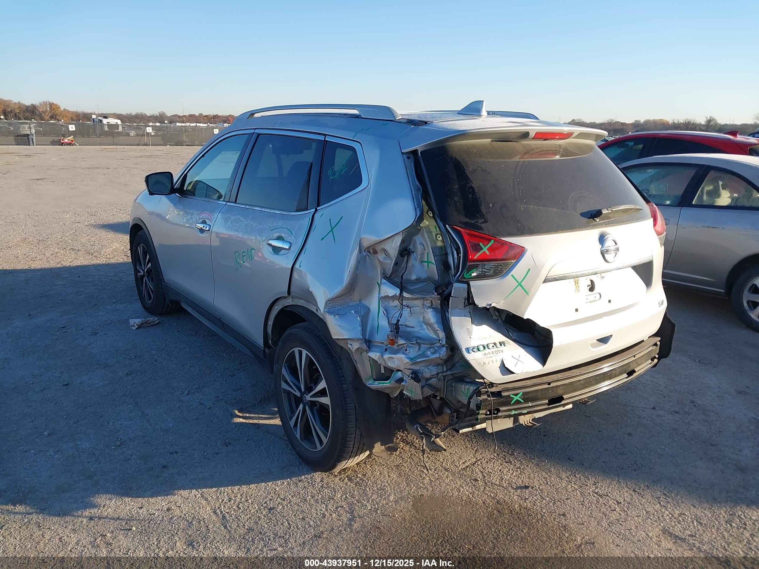 NISSAN ROGUE image 3