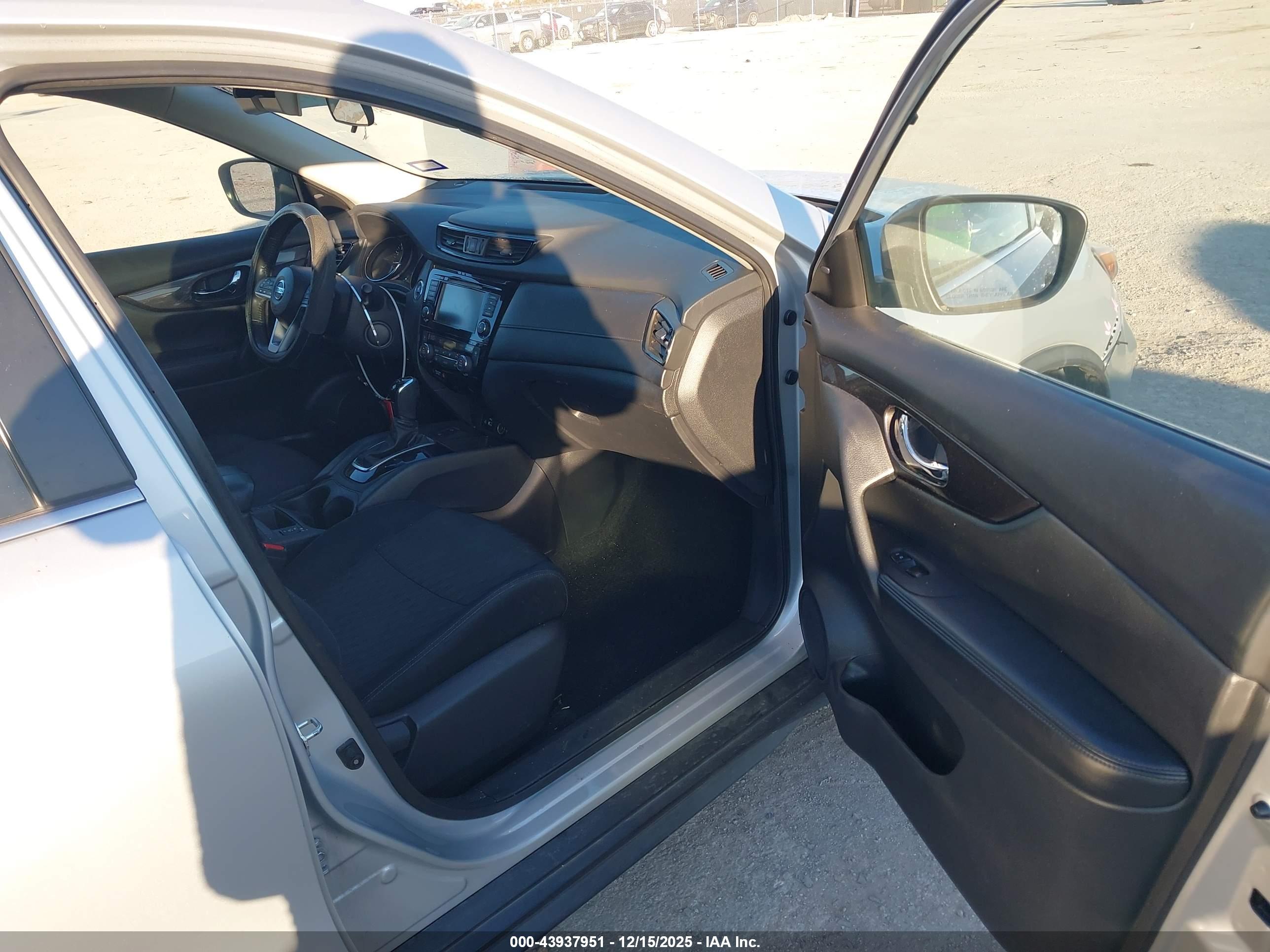 NISSAN ROGUE image 5