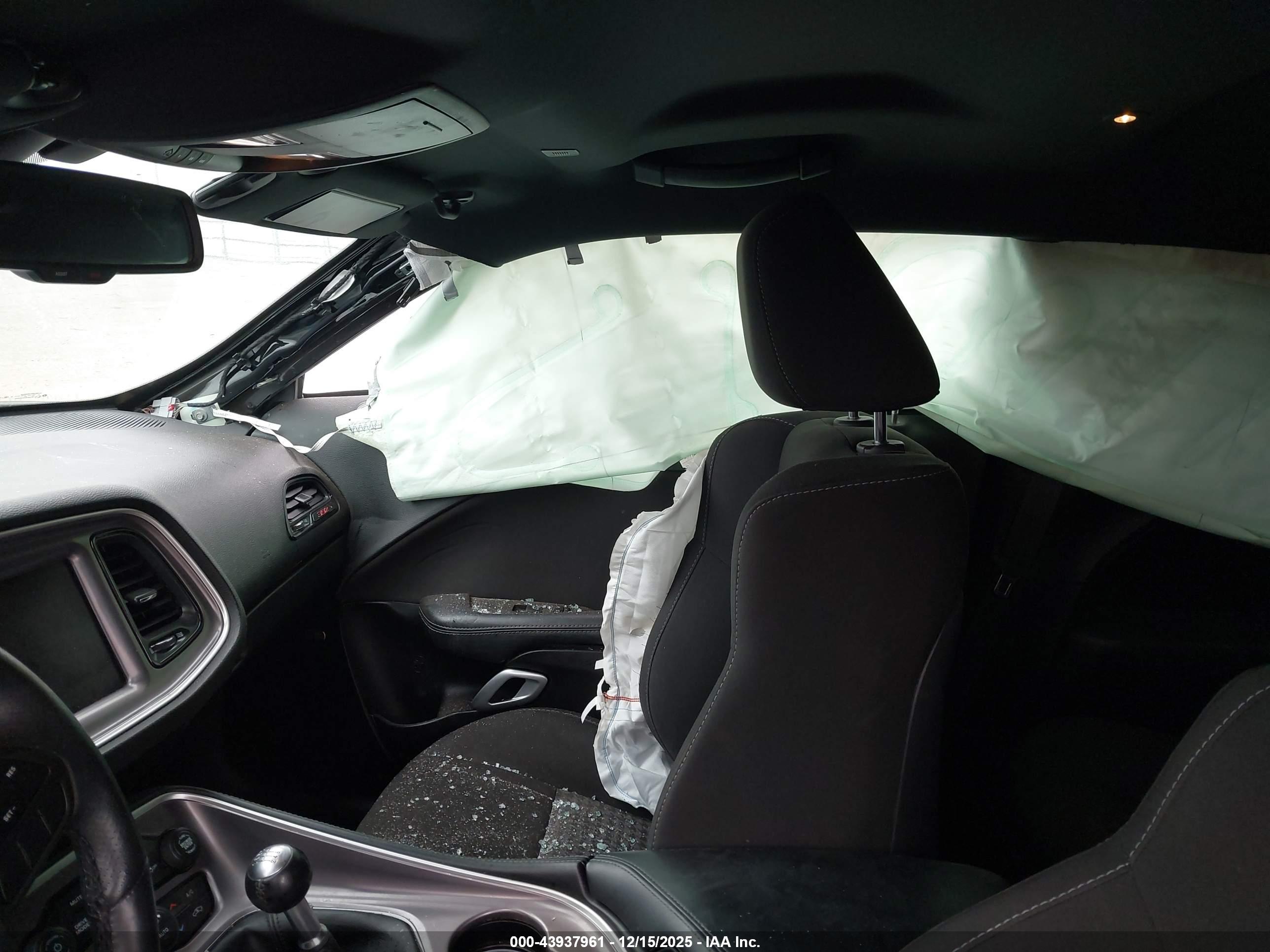 DODGE CHALLENGER image 5