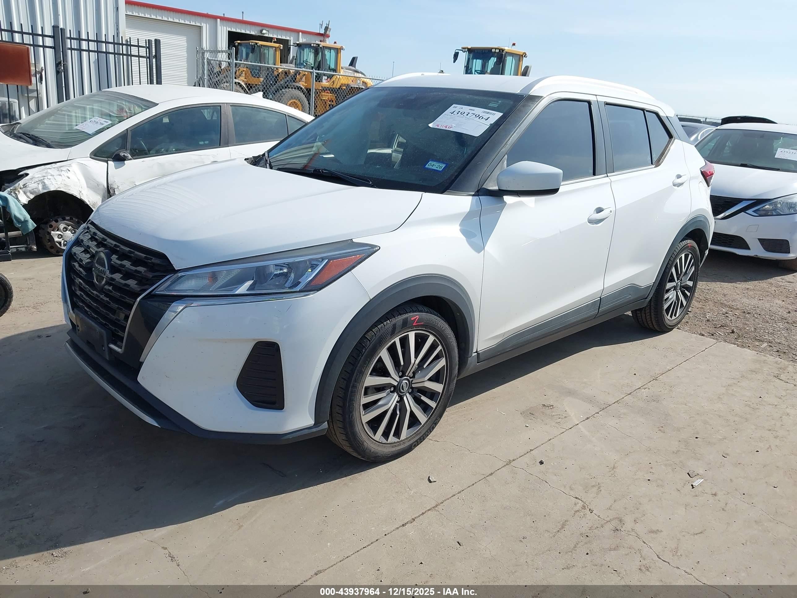 NISSAN KICKS image 2
