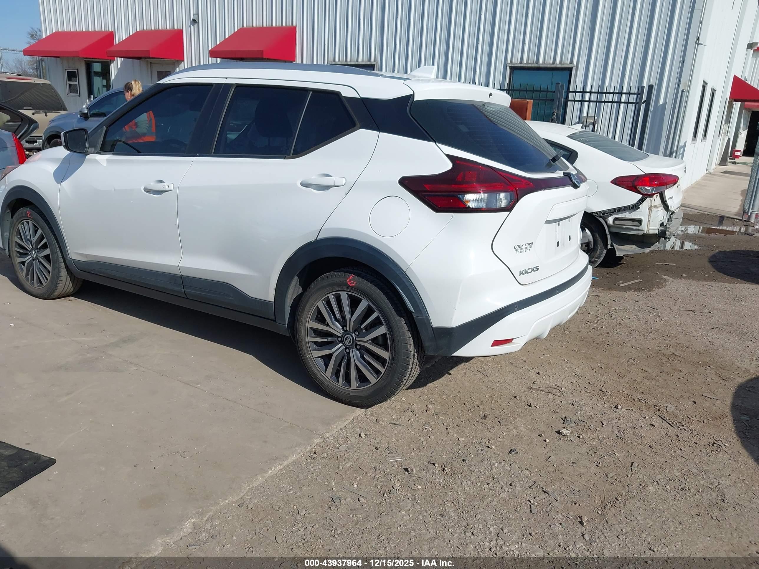 NISSAN KICKS image 3