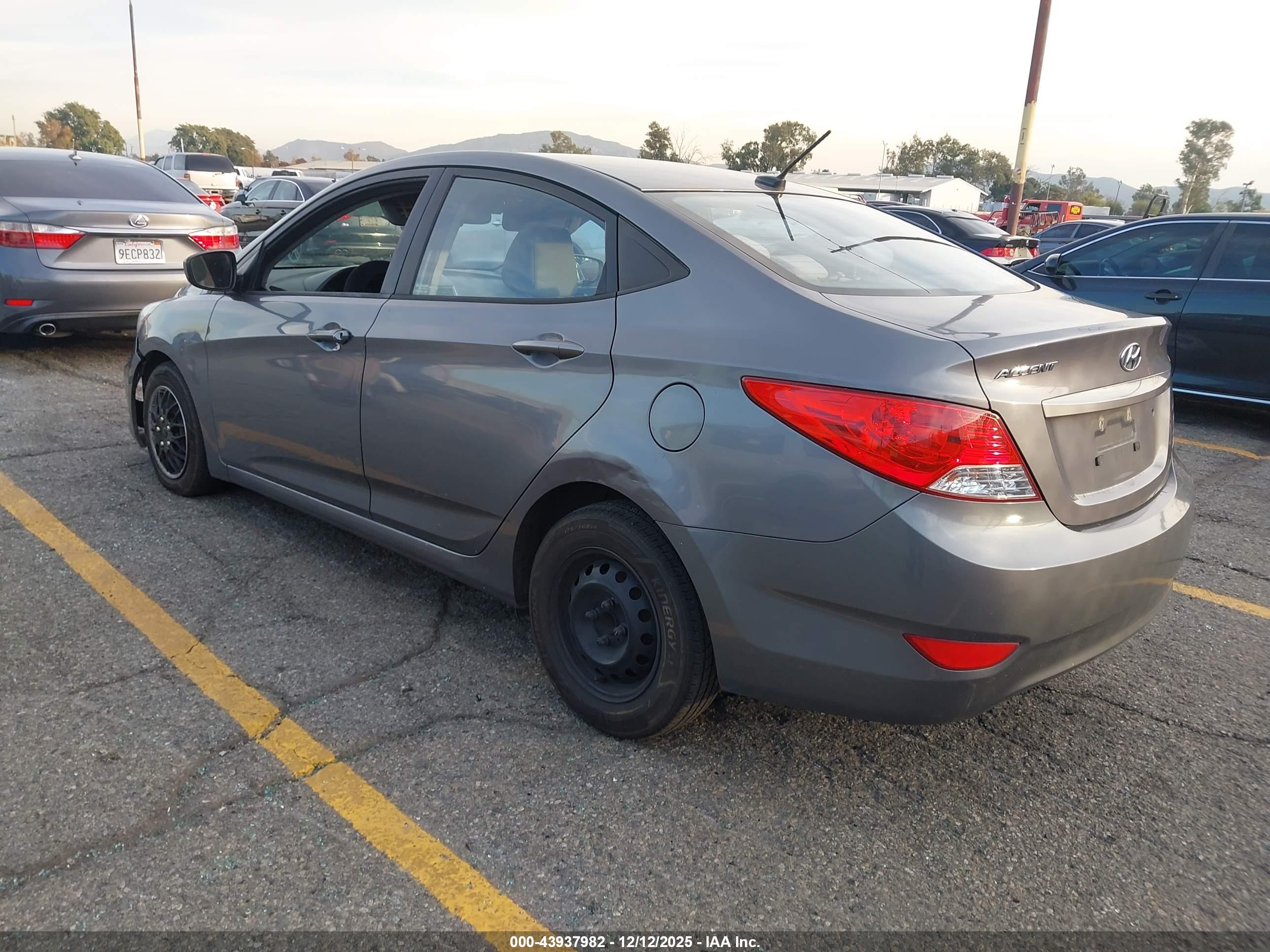 HYUNDAI ACCENT image 3