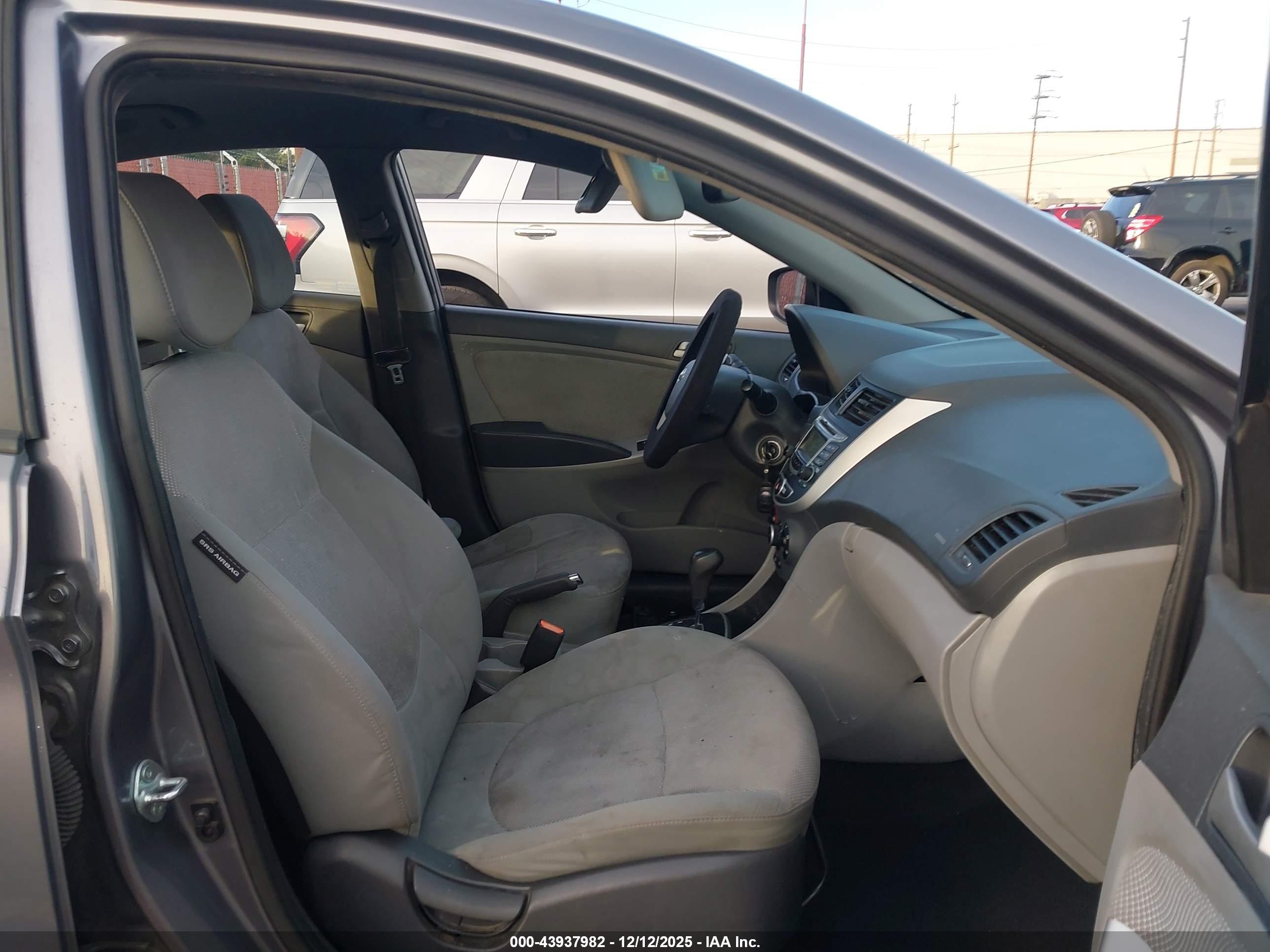 HYUNDAI ACCENT image 5
