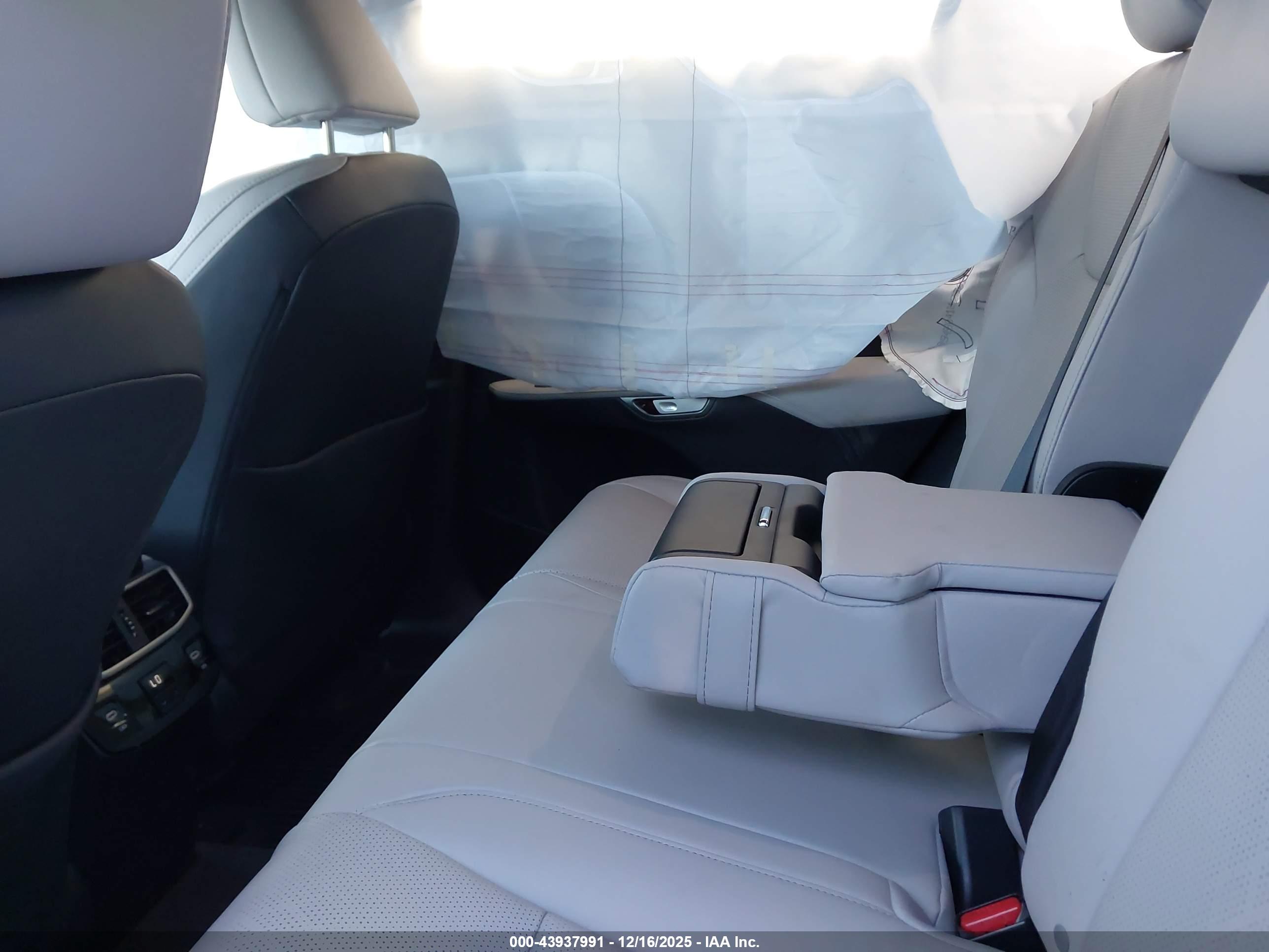 LEXUS RX image 8