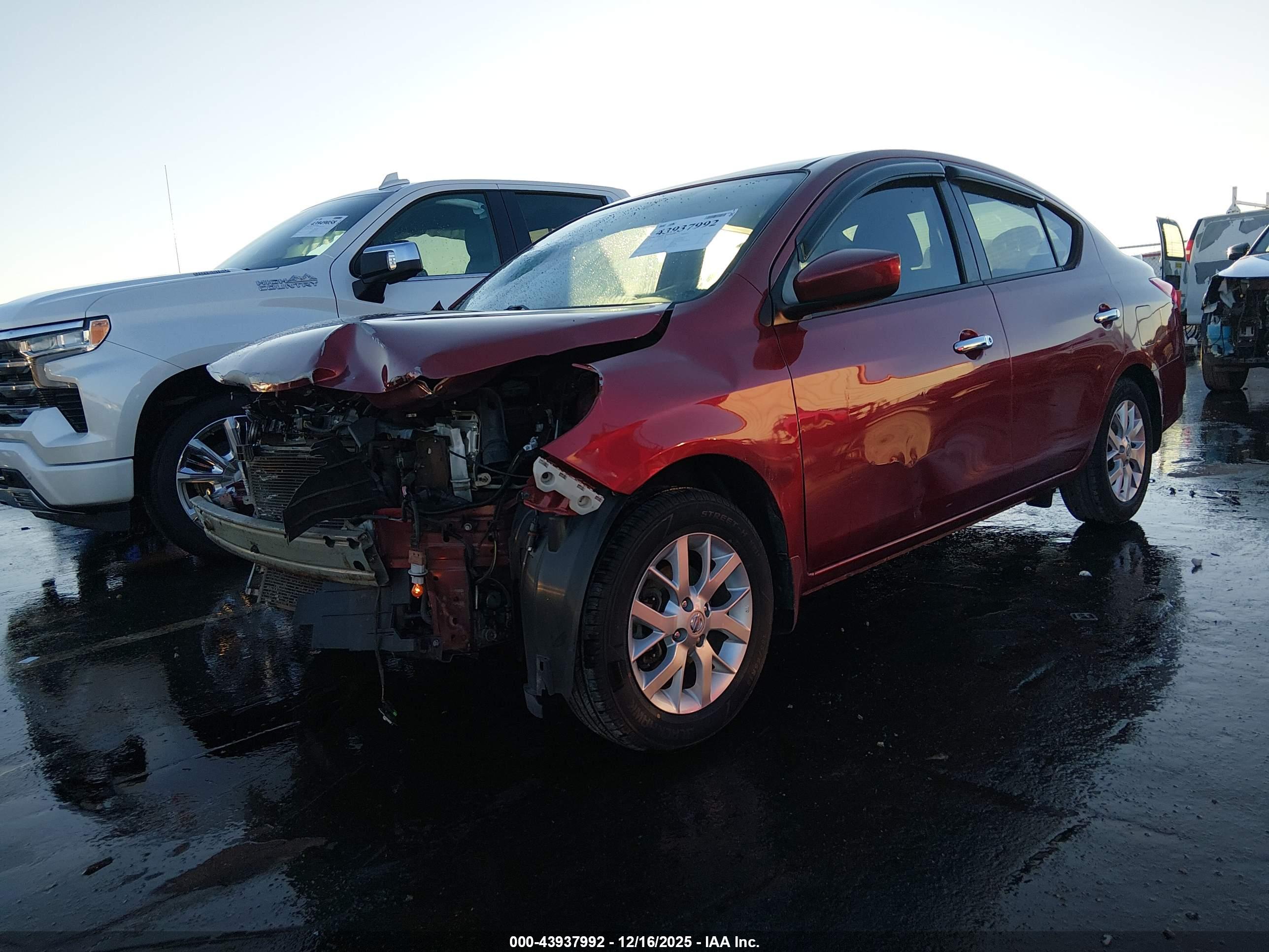 NISSAN VERSA image 2