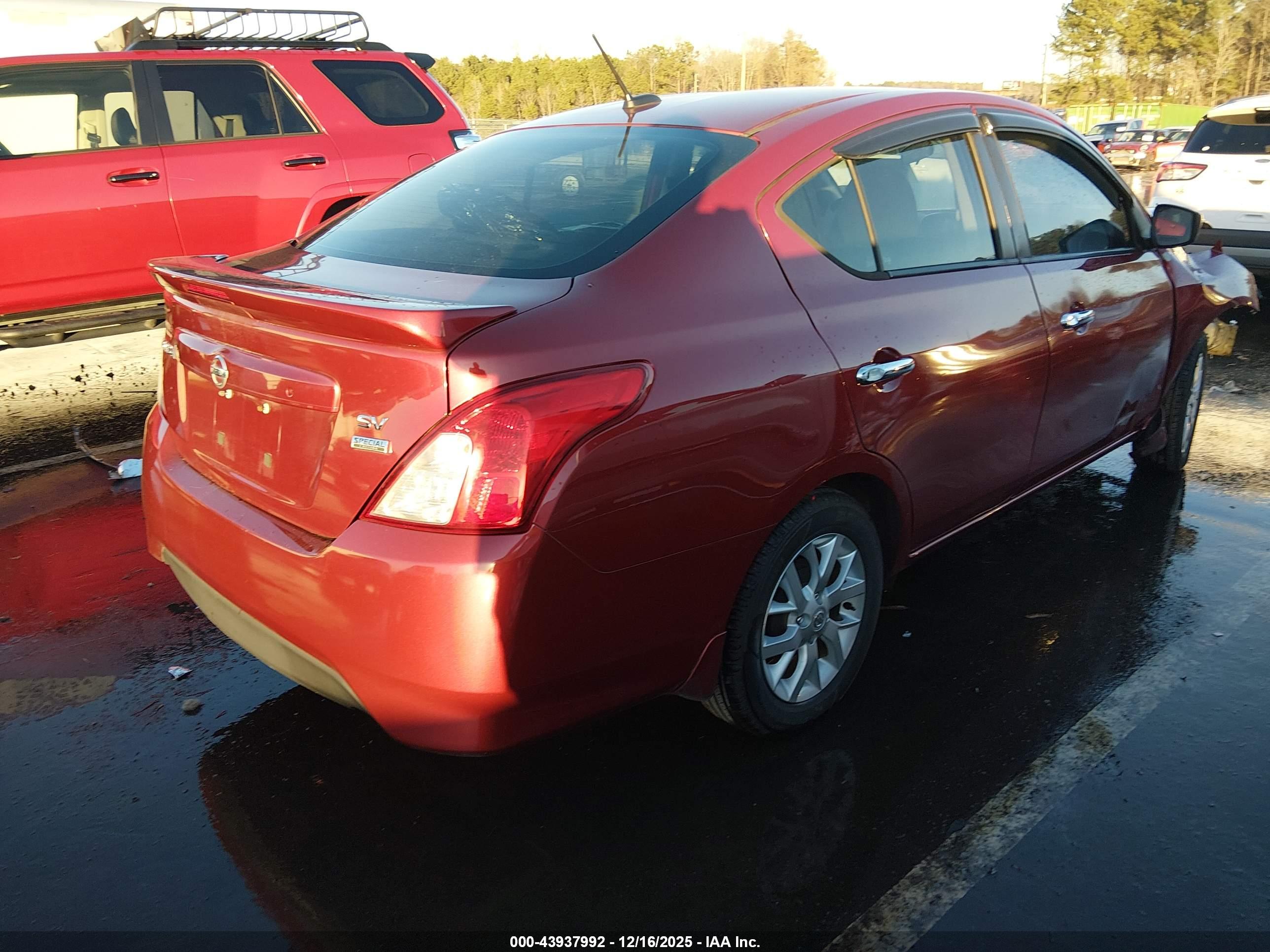 NISSAN VERSA image 4