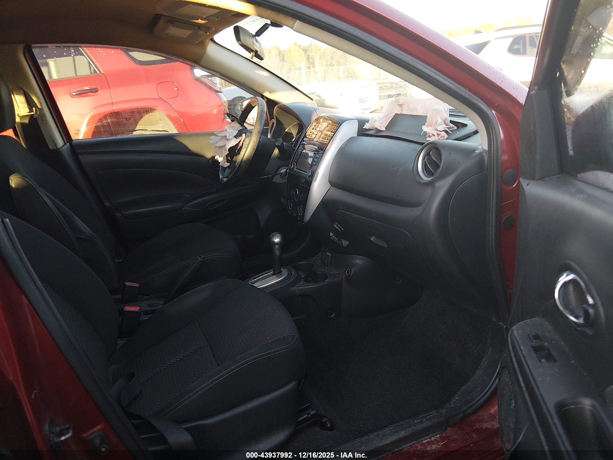 NISSAN VERSA image 5