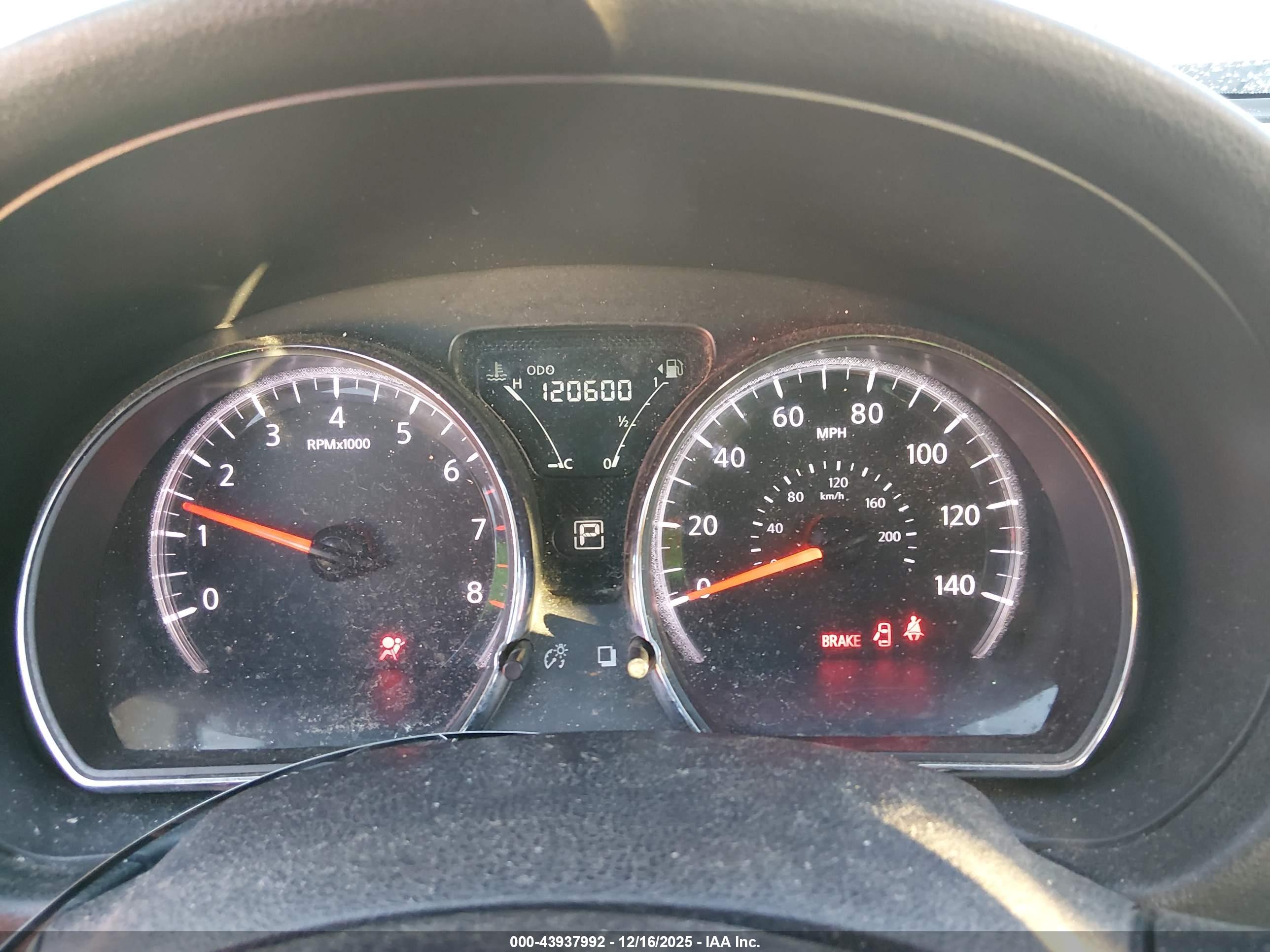 NISSAN VERSA image 7