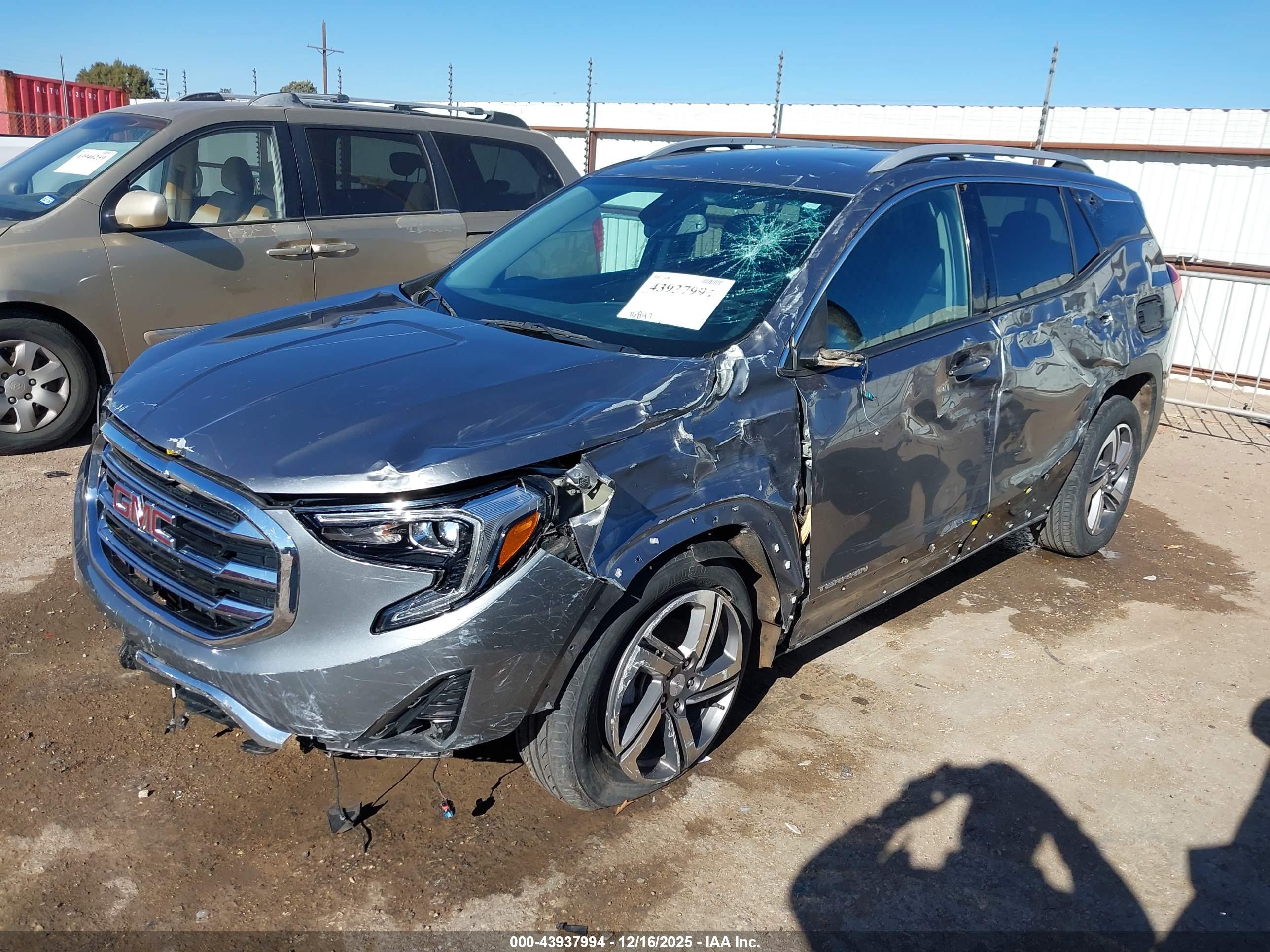 GMC TERRAIN image 2