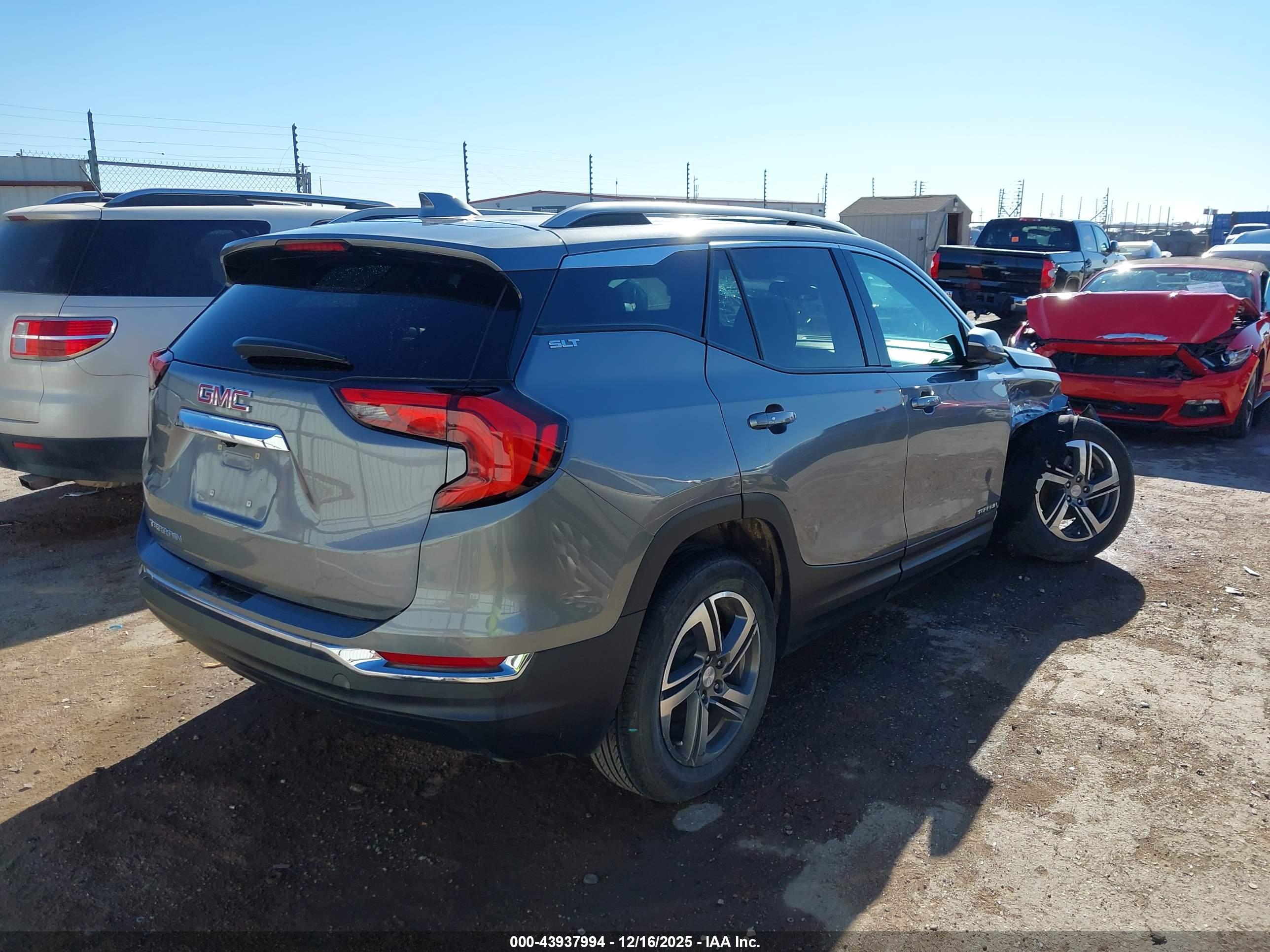 GMC TERRAIN image 4