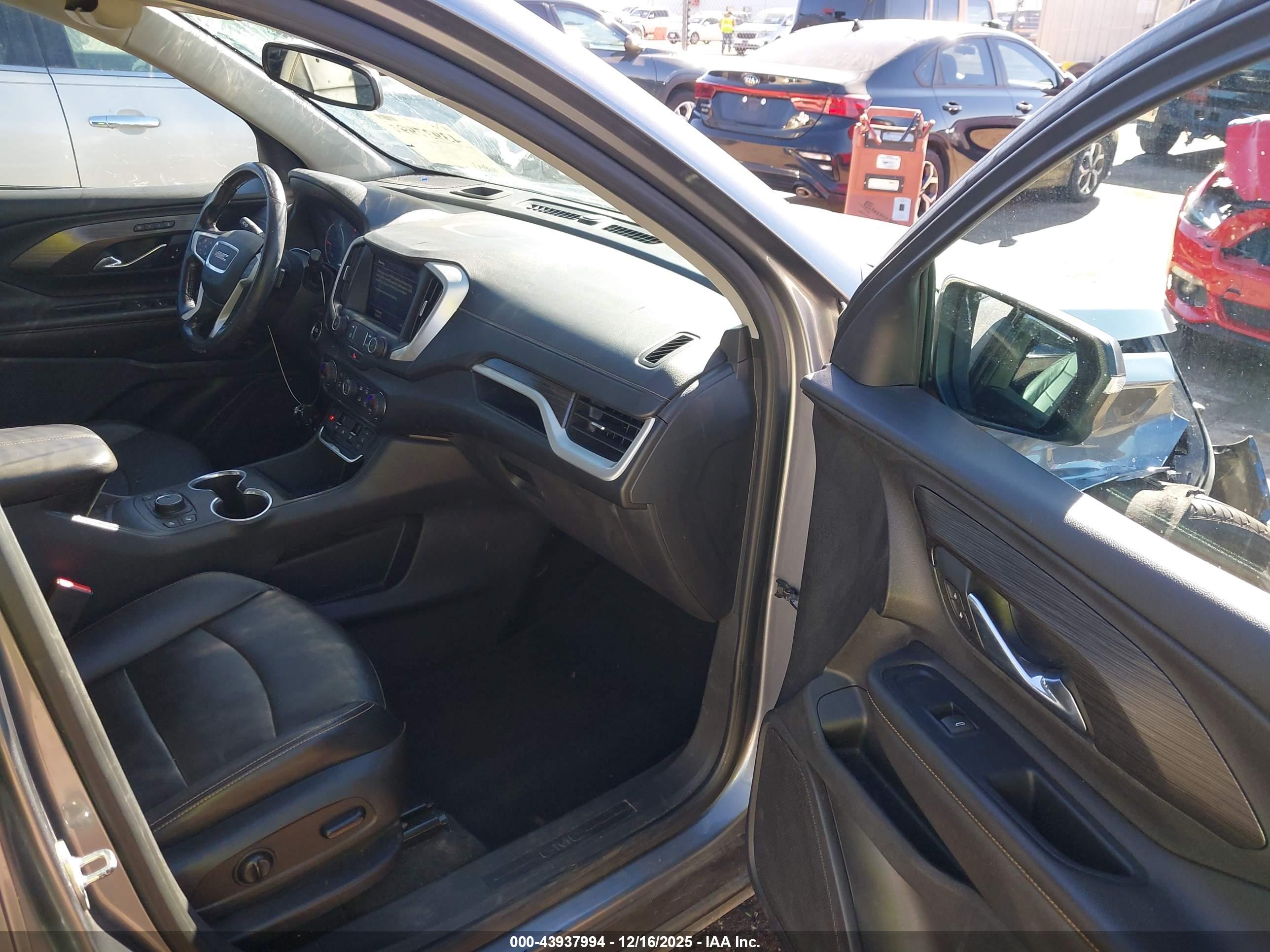 GMC TERRAIN image 5
