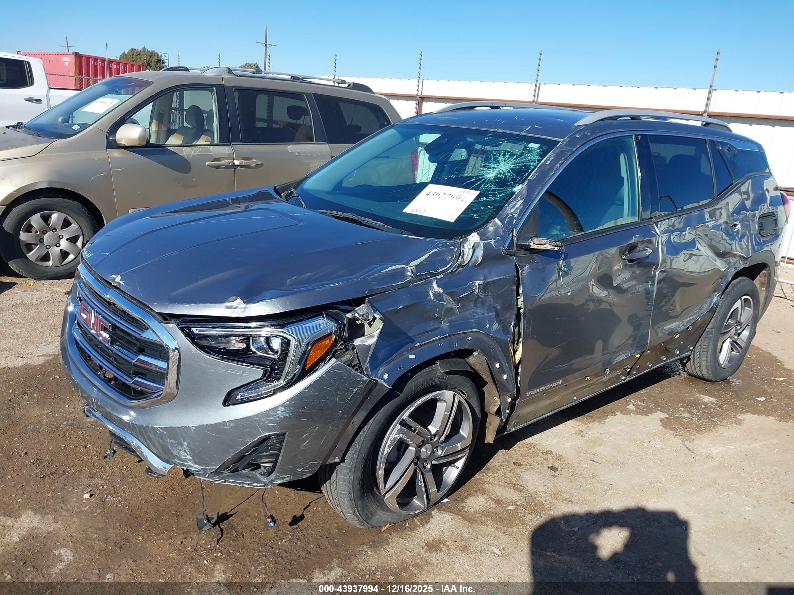 GMC TERRAIN image 6