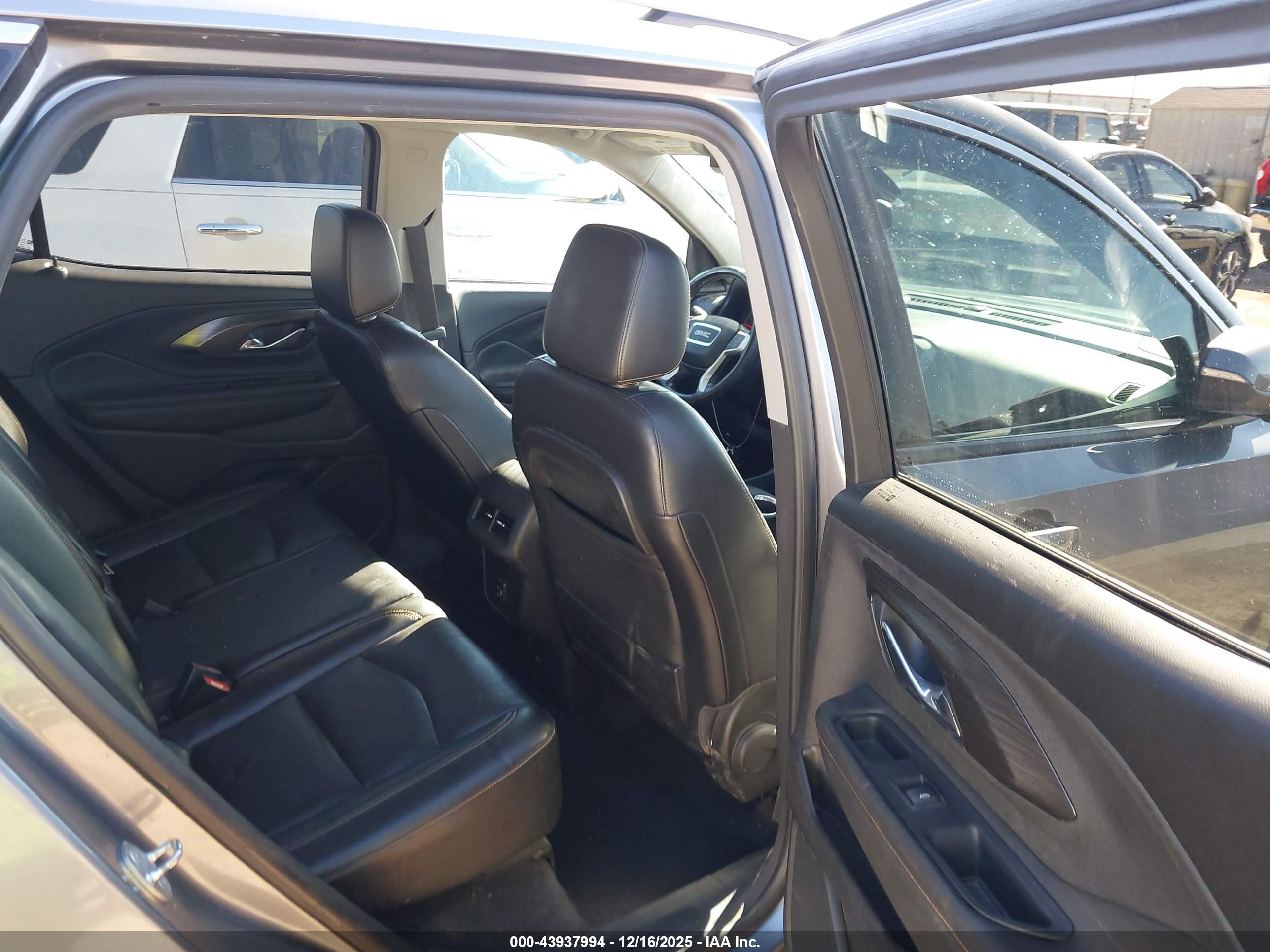 GMC TERRAIN image 8