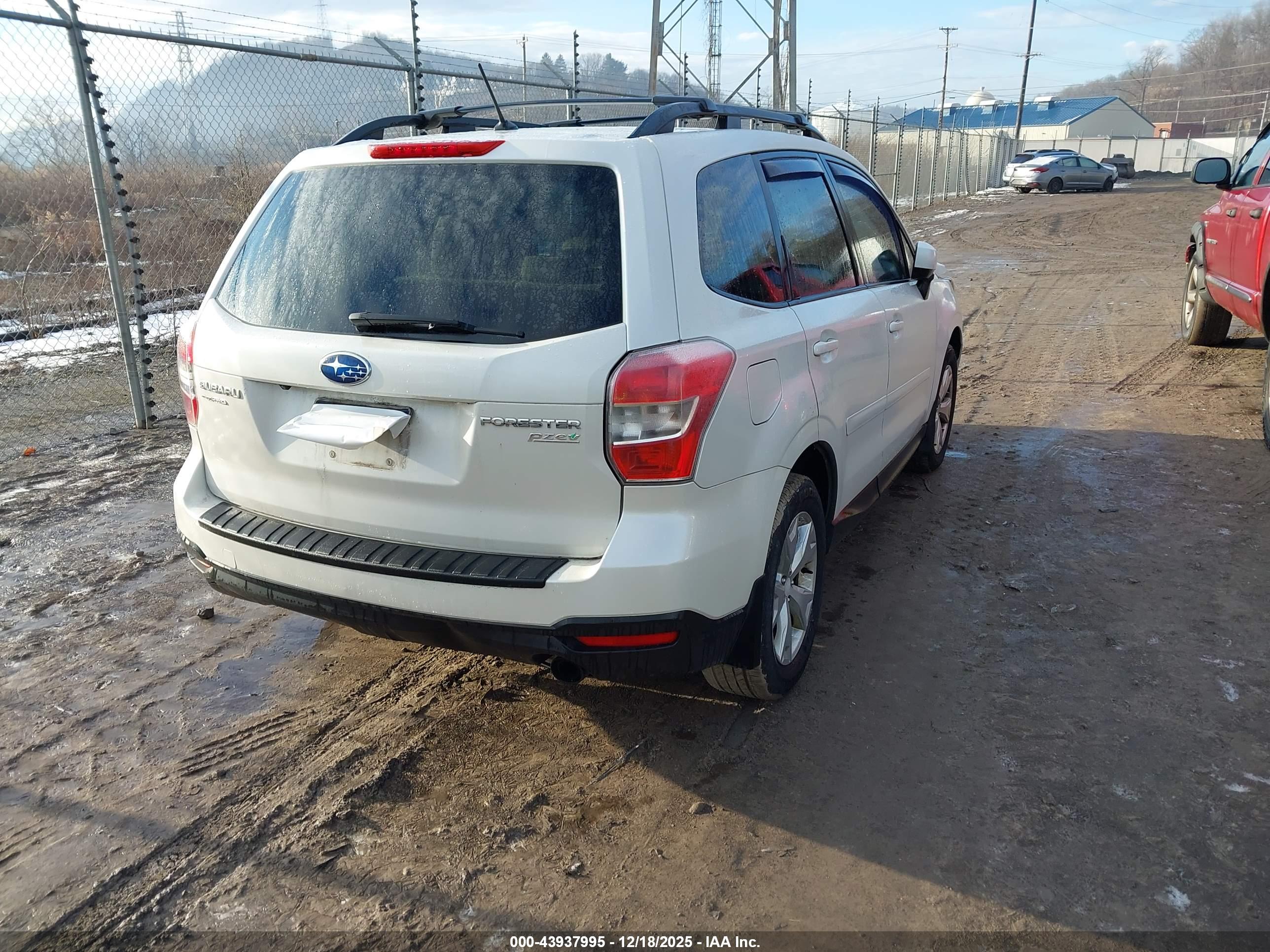 SUBARU FORESTER image 4