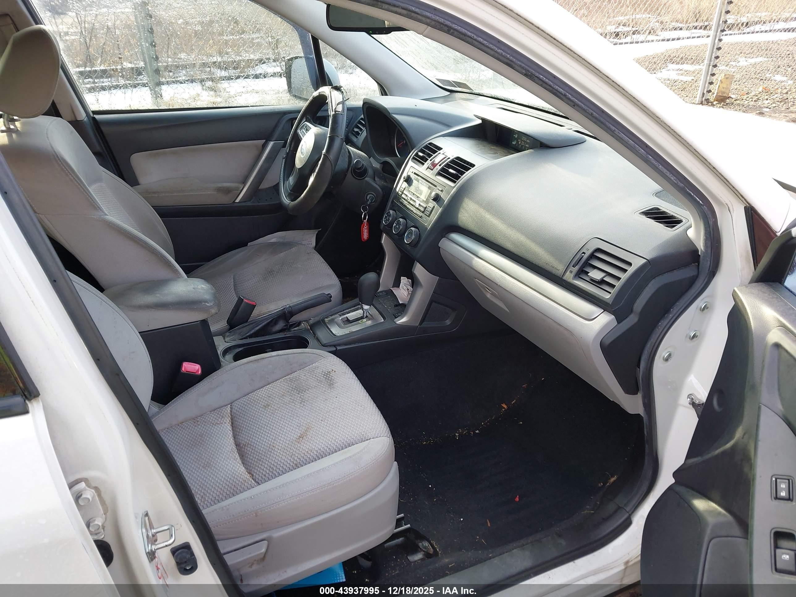 SUBARU FORESTER image 5