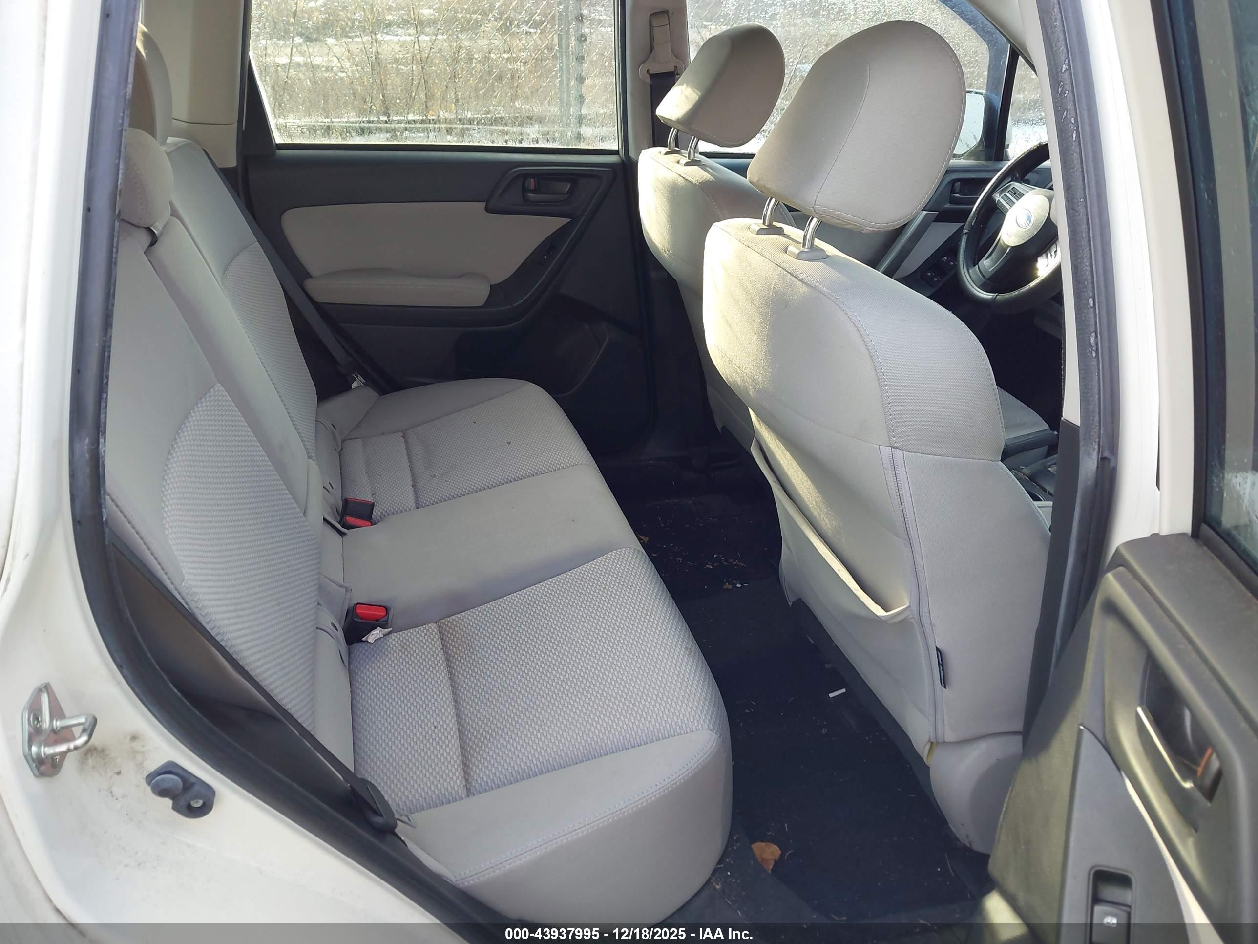 SUBARU FORESTER image 8