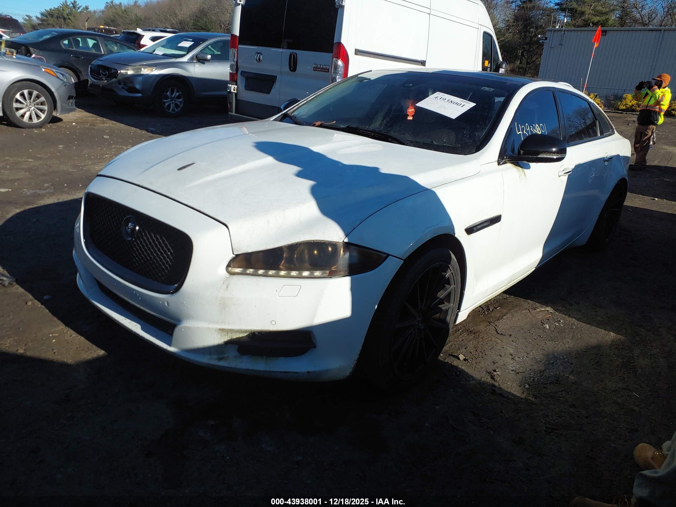 JAGUAR XJ image 2