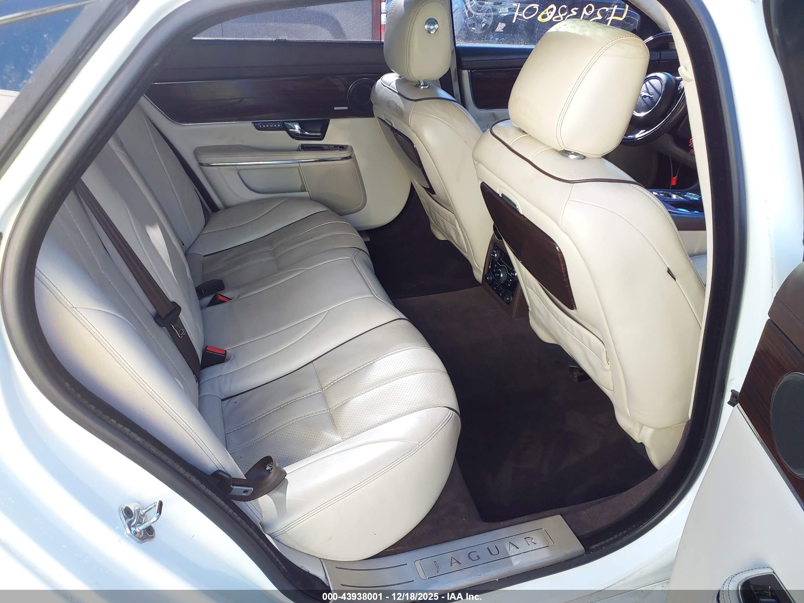 JAGUAR XJ image 8