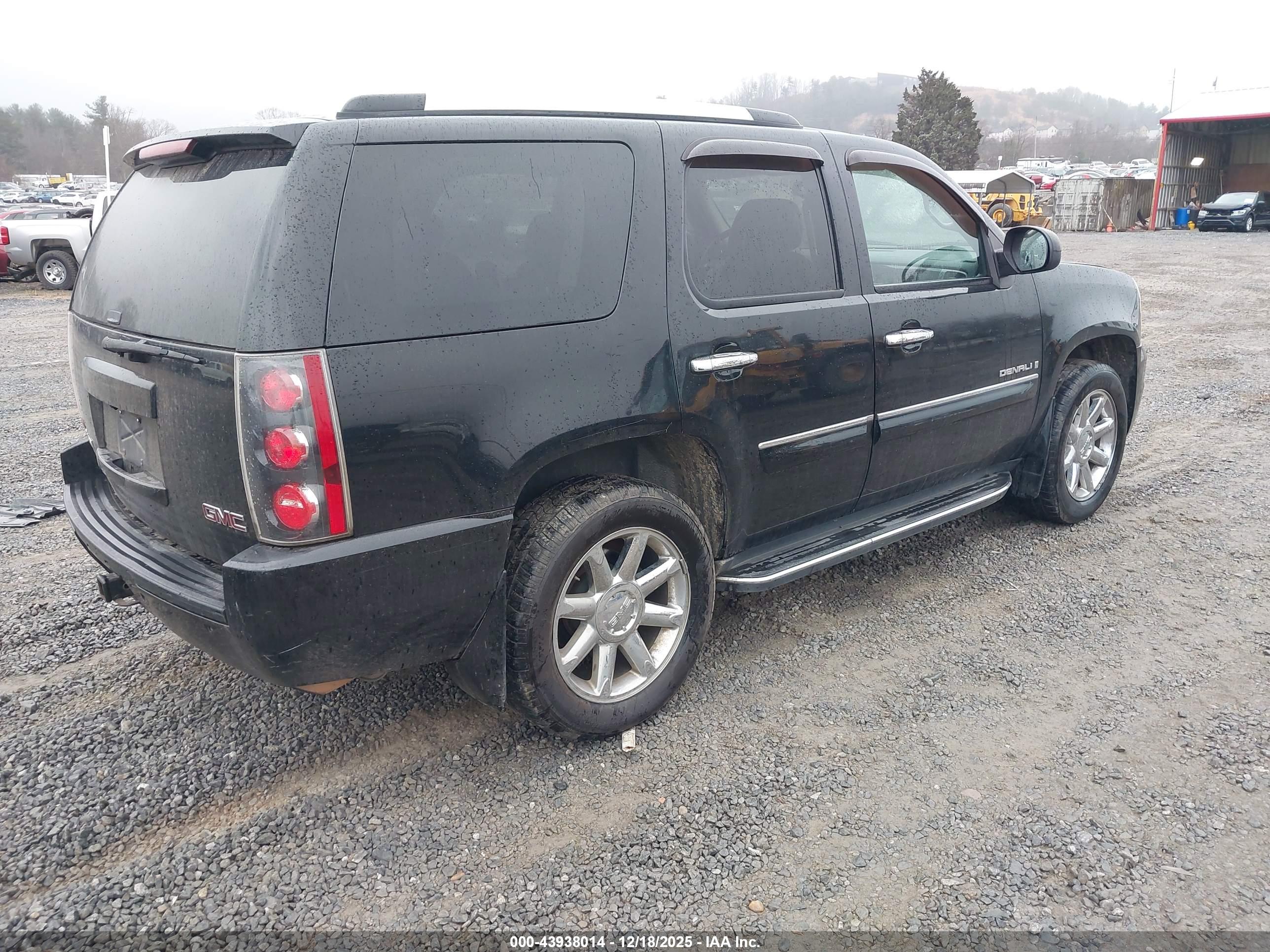 GMC YUKON image 4