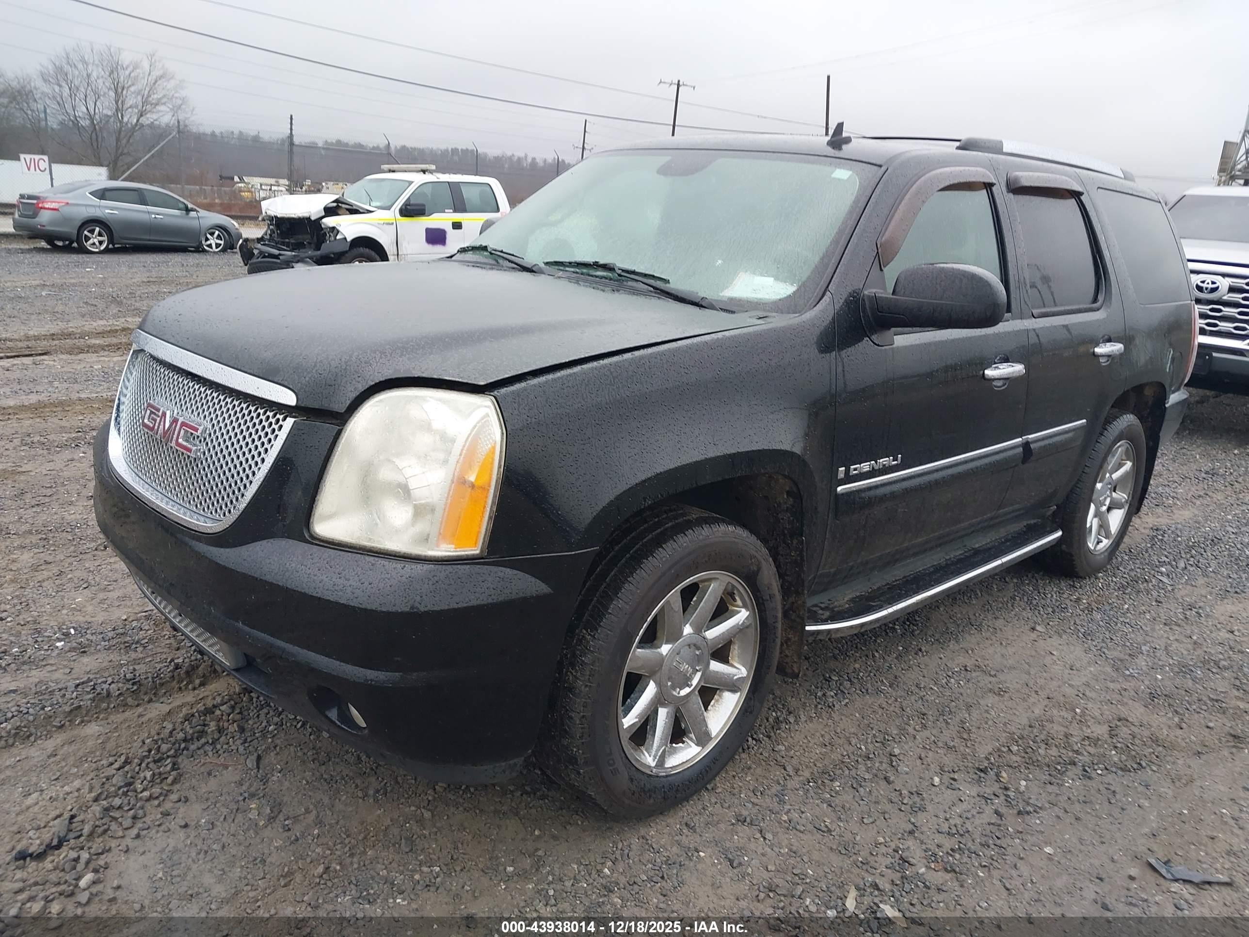 GMC YUKON image 6