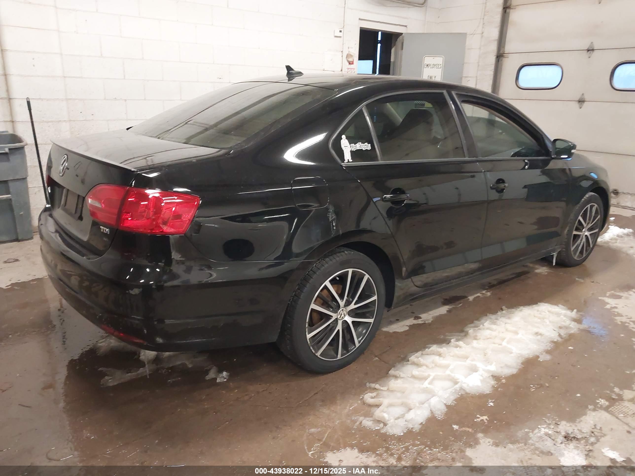 VOLKSWAGEN JETTA image 4