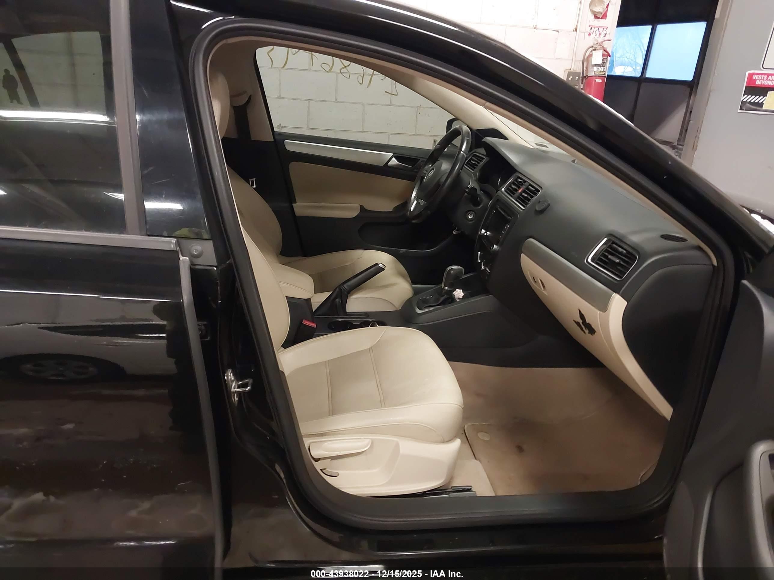 VOLKSWAGEN JETTA image 5