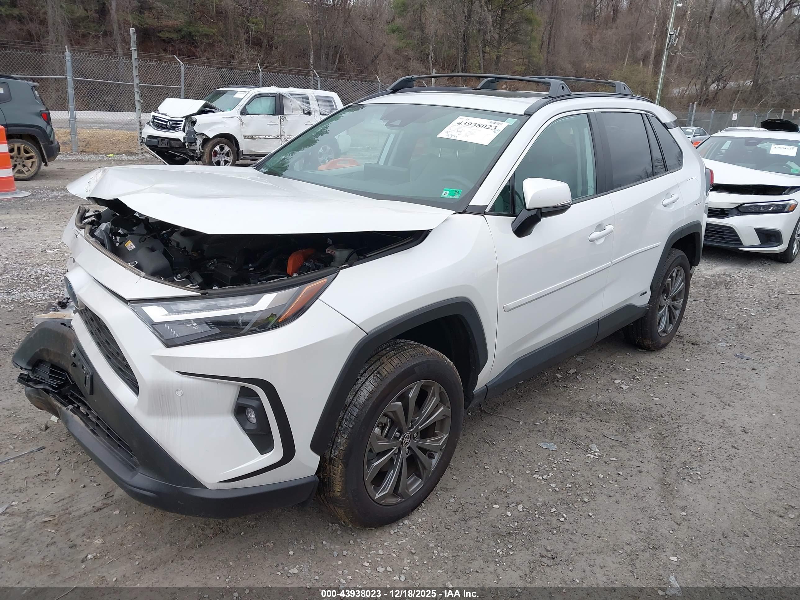 TOYOTA RAV4 image 2