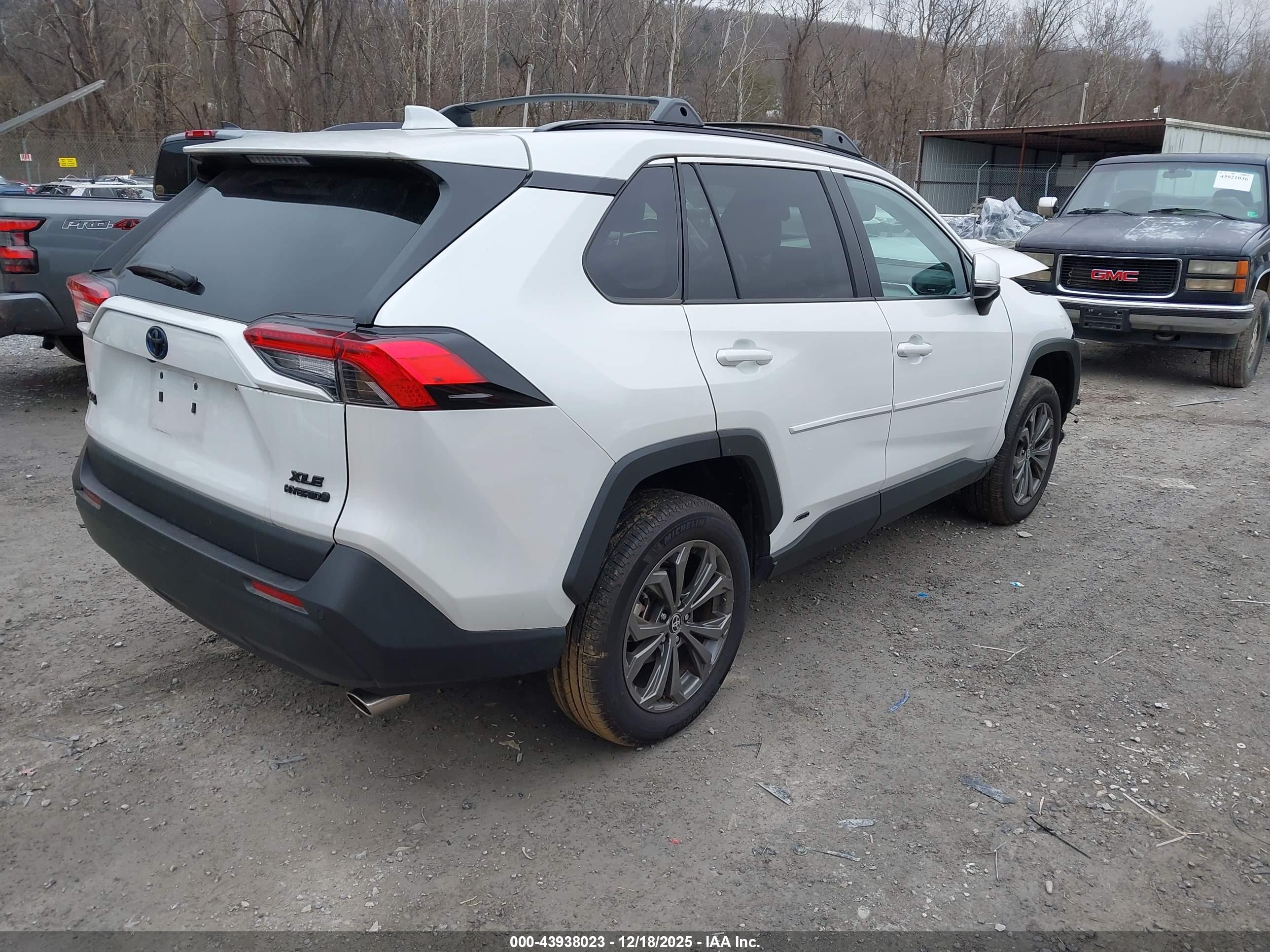 TOYOTA RAV4 image 4