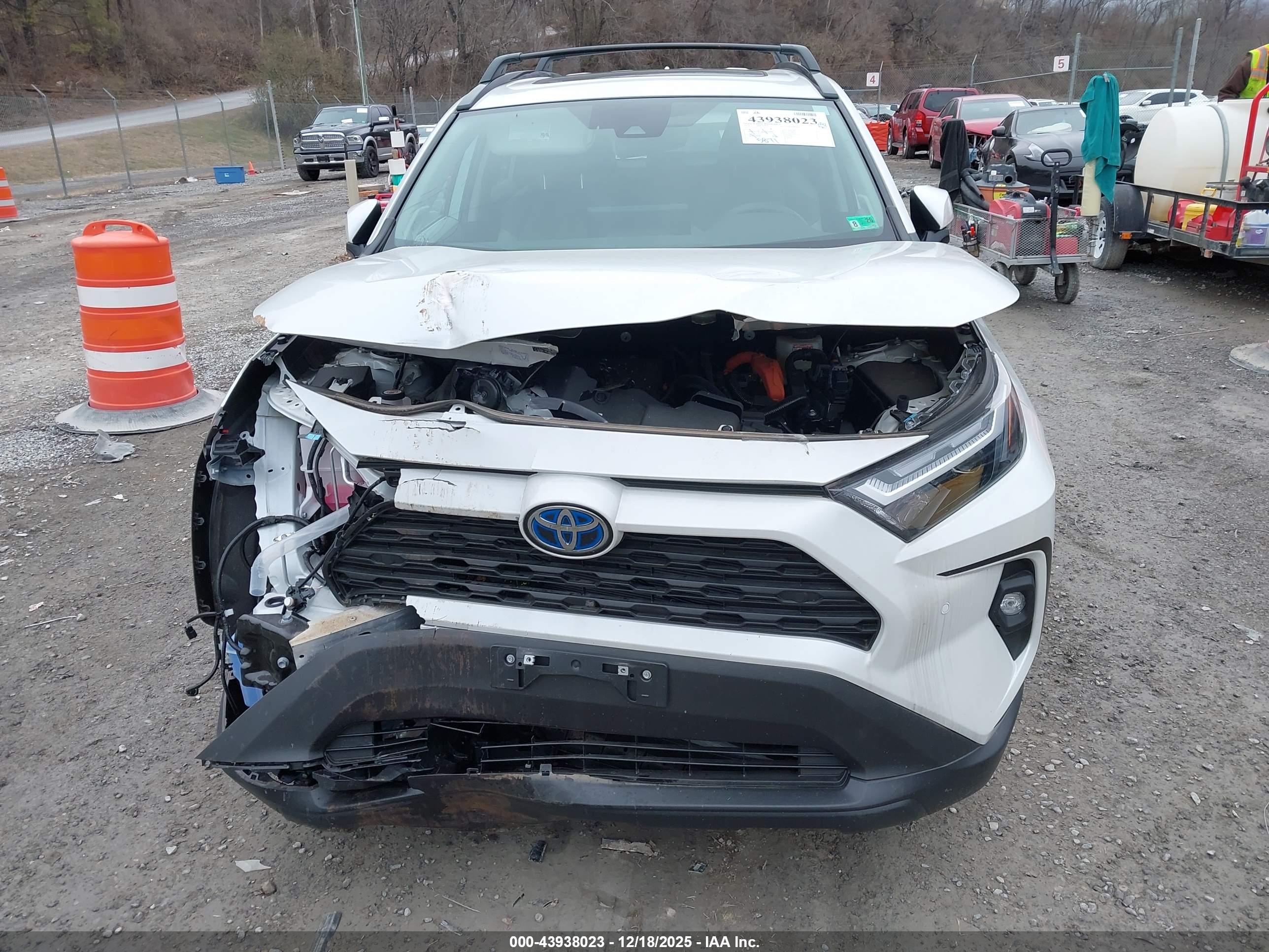 TOYOTA RAV4 image 6