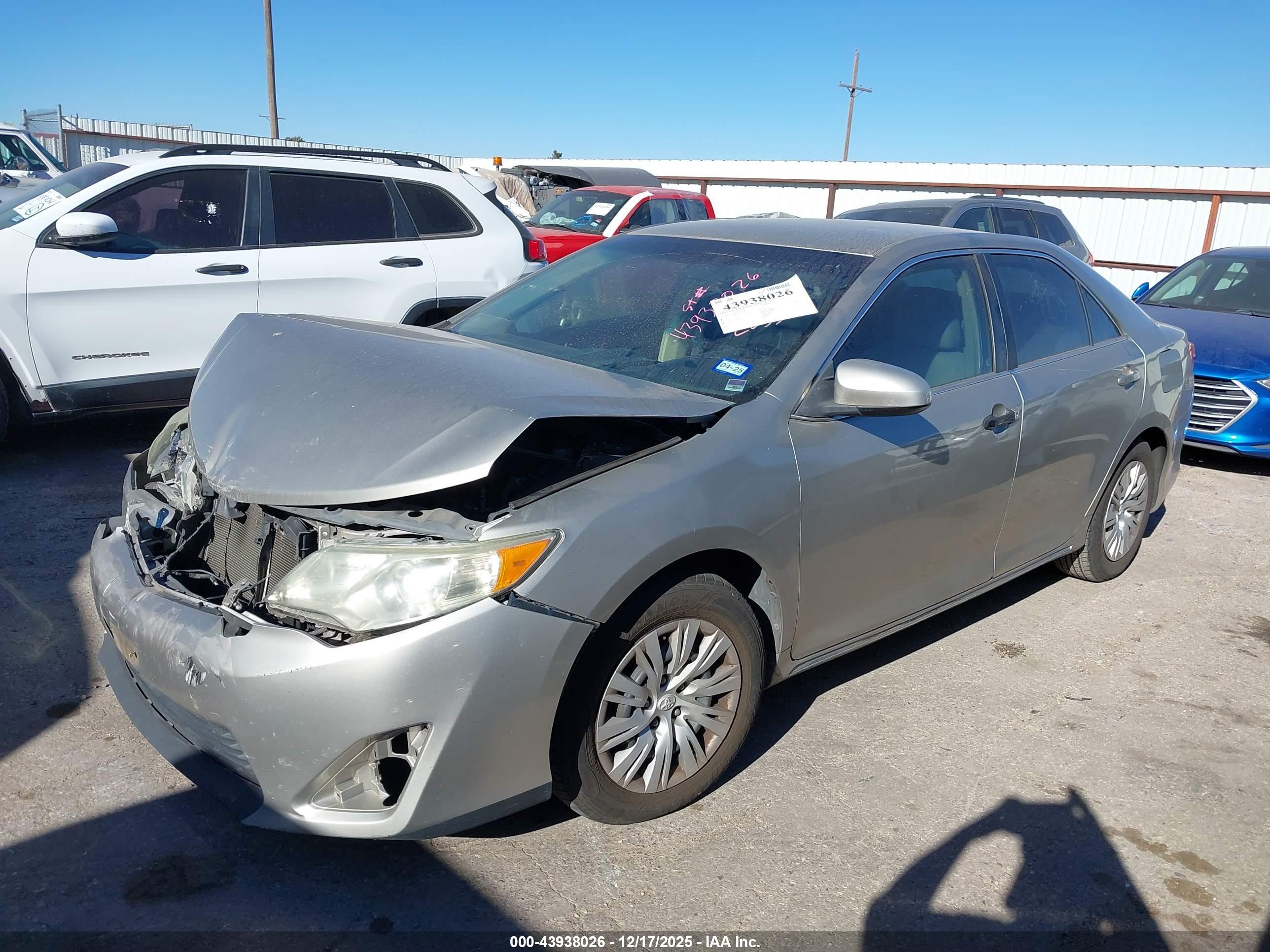 TOYOTA CAMRY image 2