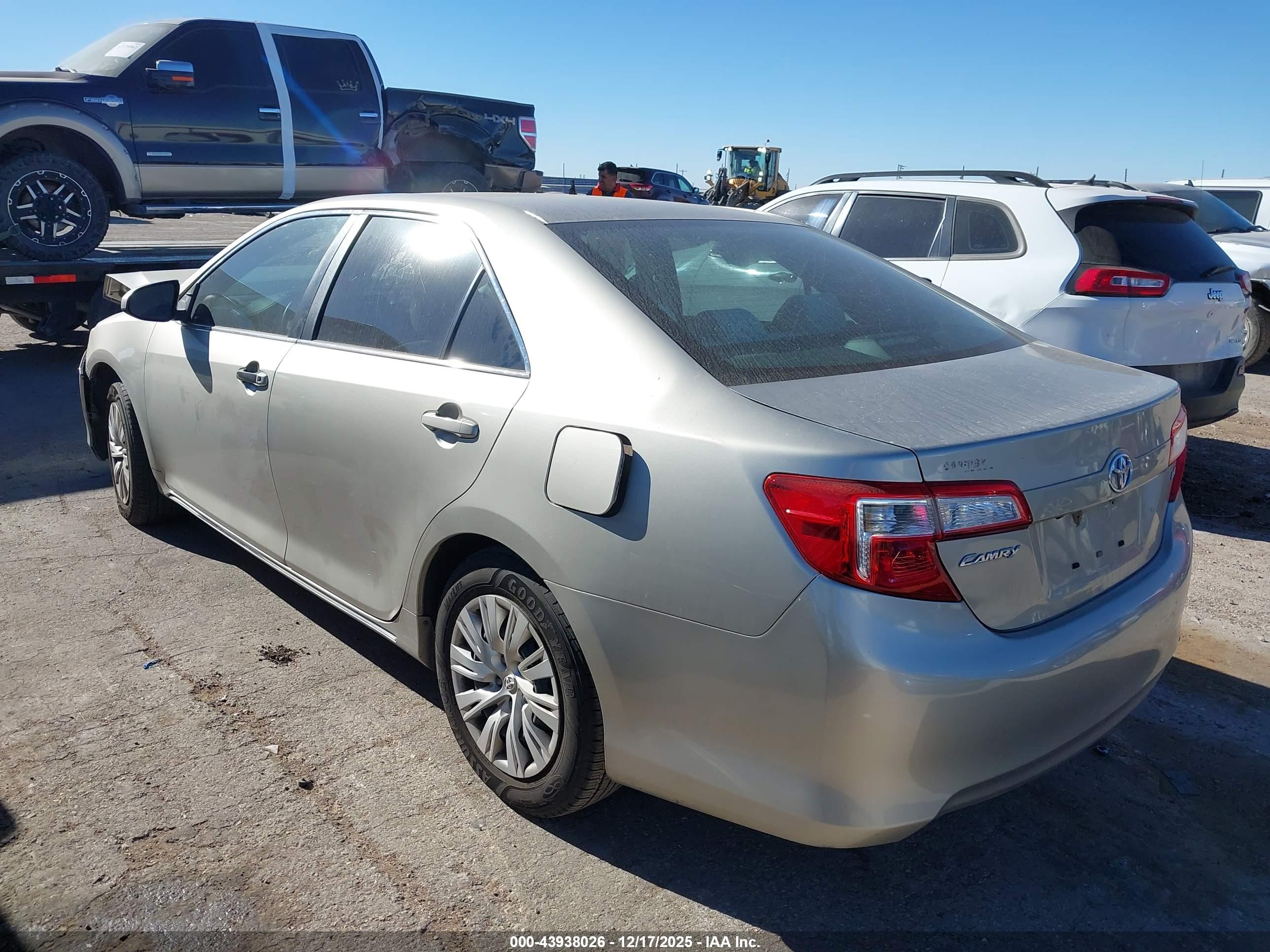 TOYOTA CAMRY image 3