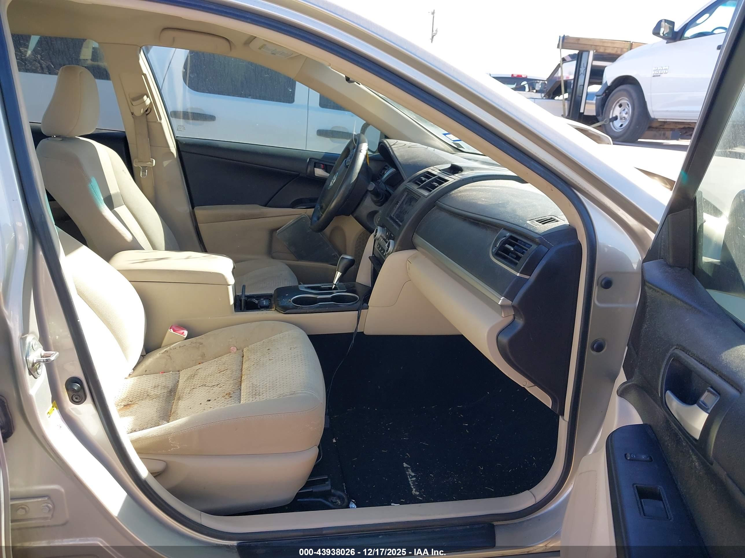 TOYOTA CAMRY image 5