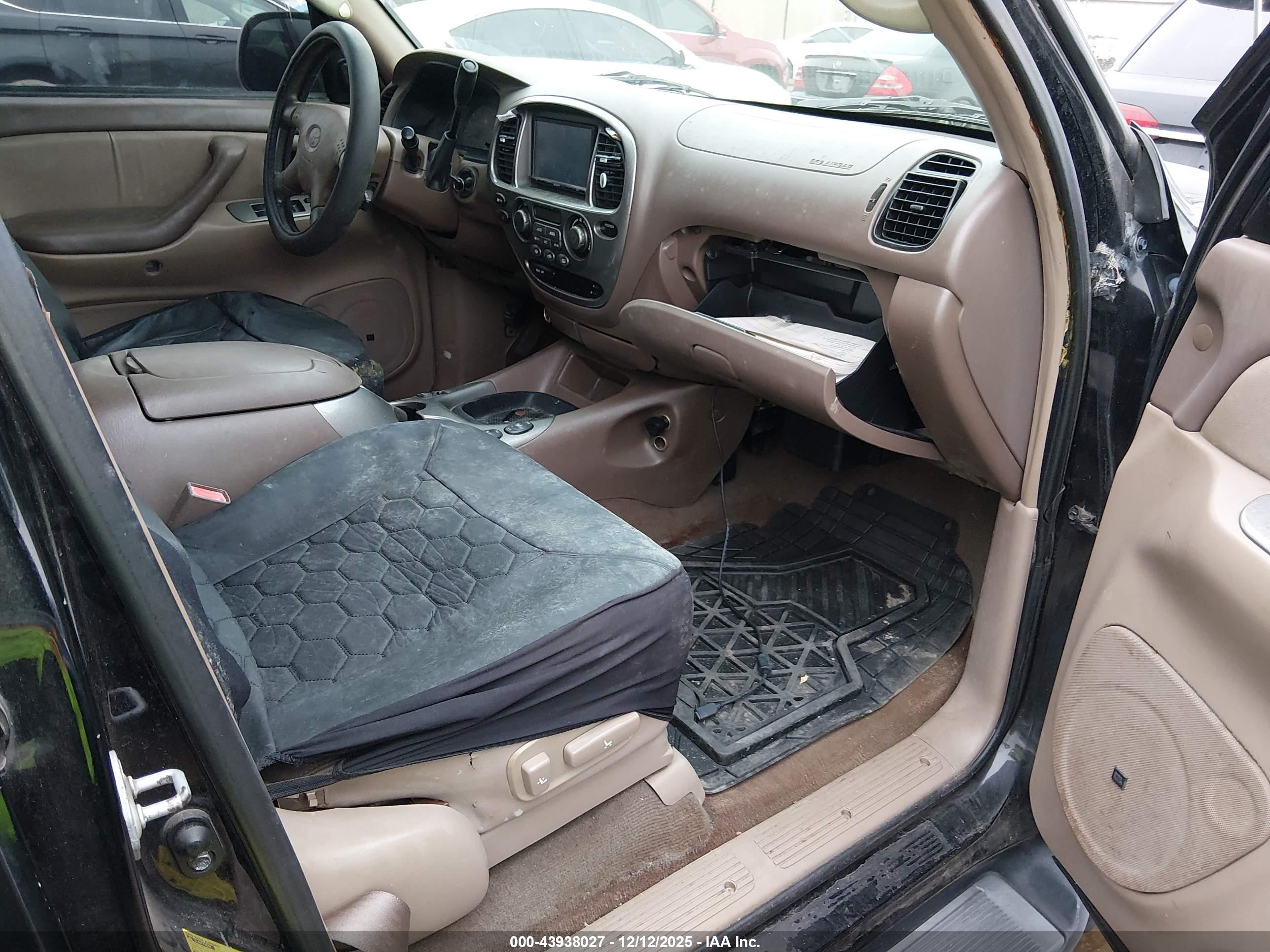 TOYOTA SEQUOIA image 5