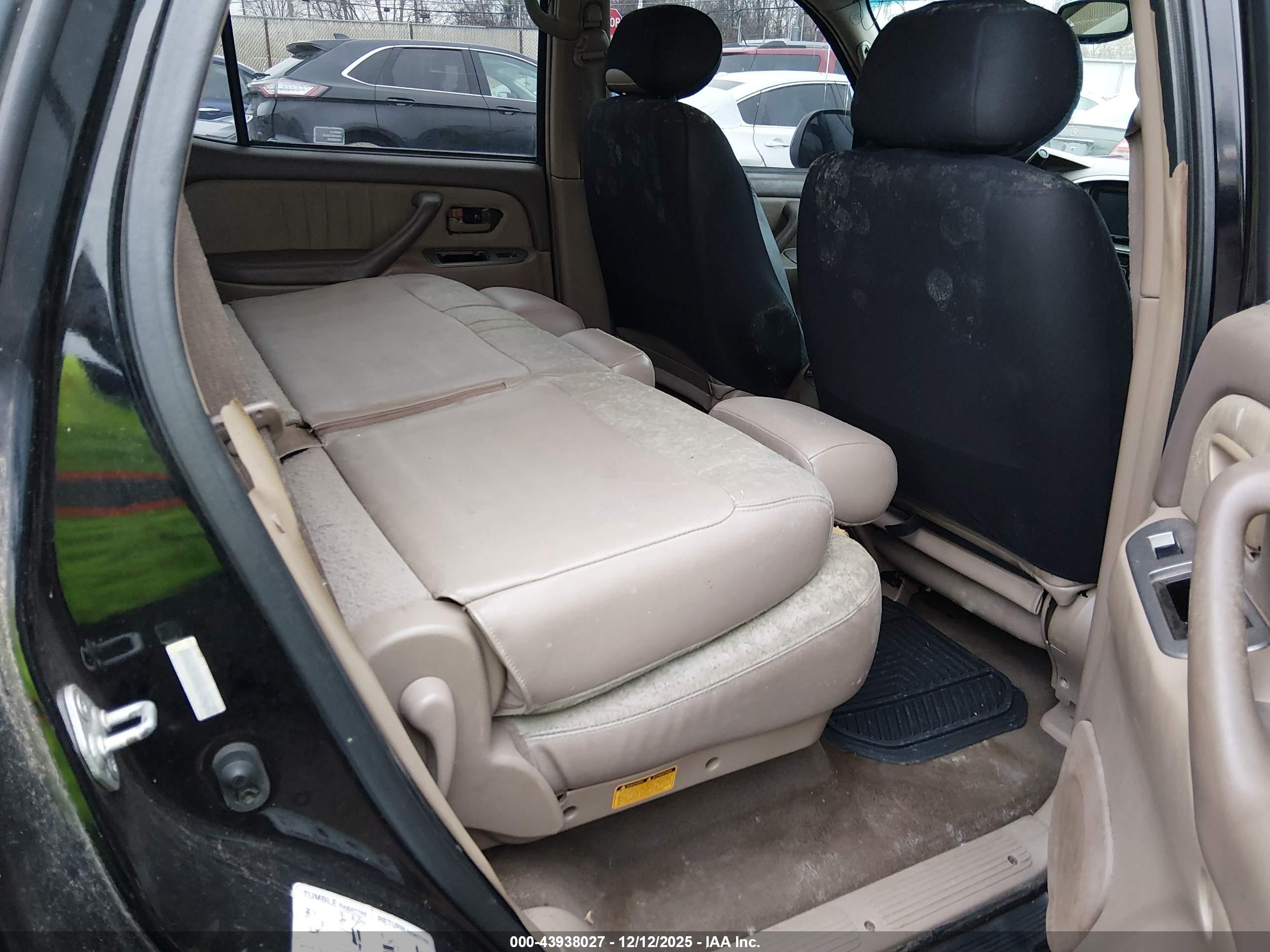 TOYOTA SEQUOIA image 8