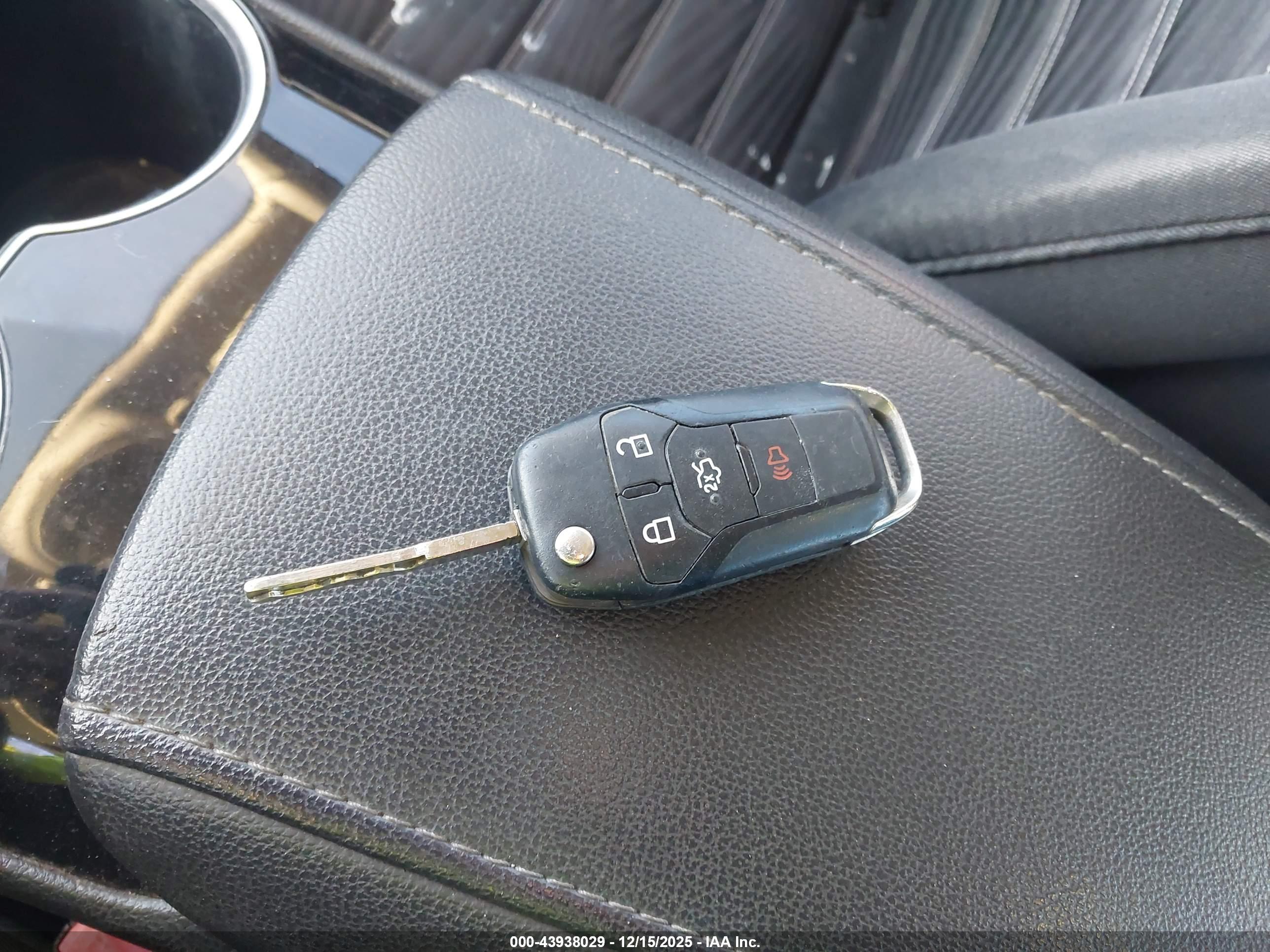 FORD FUSION image 11