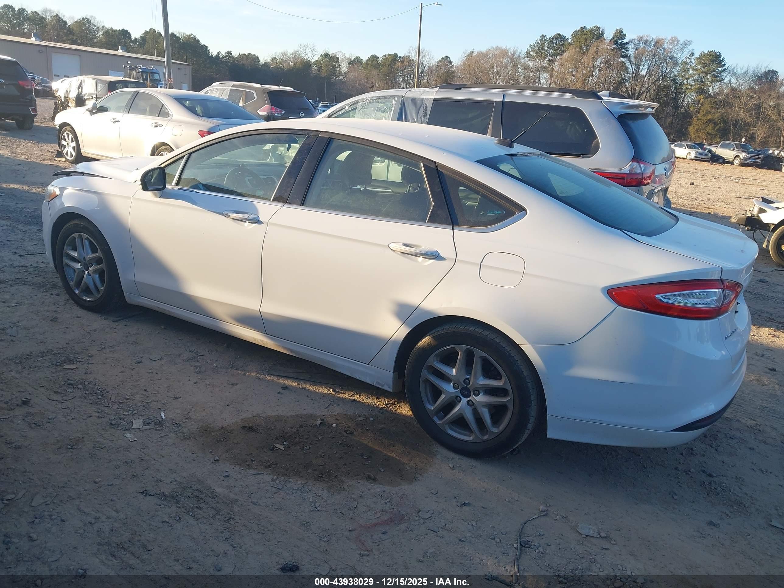 FORD FUSION image 3