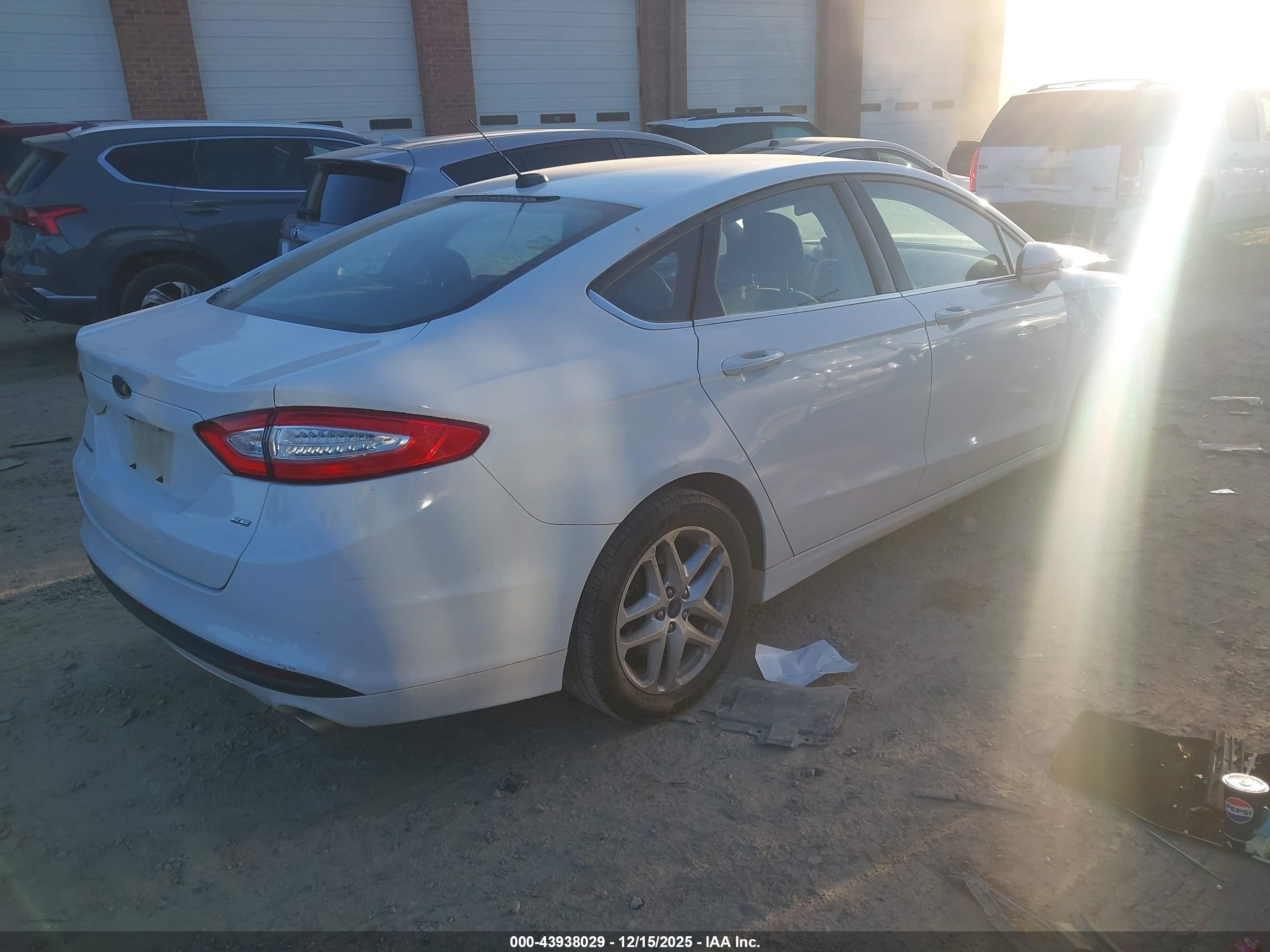 FORD FUSION image 4
