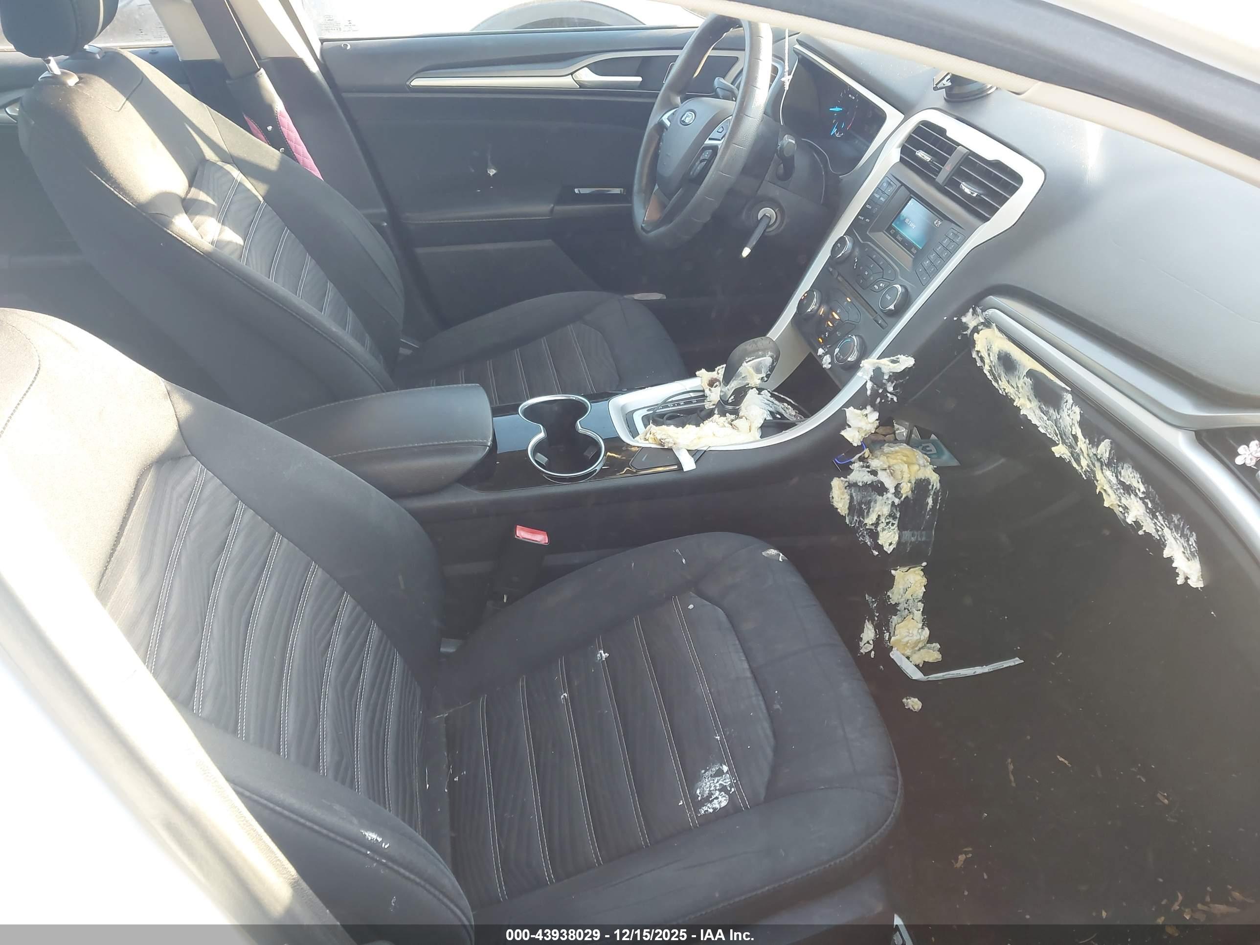 FORD FUSION image 5