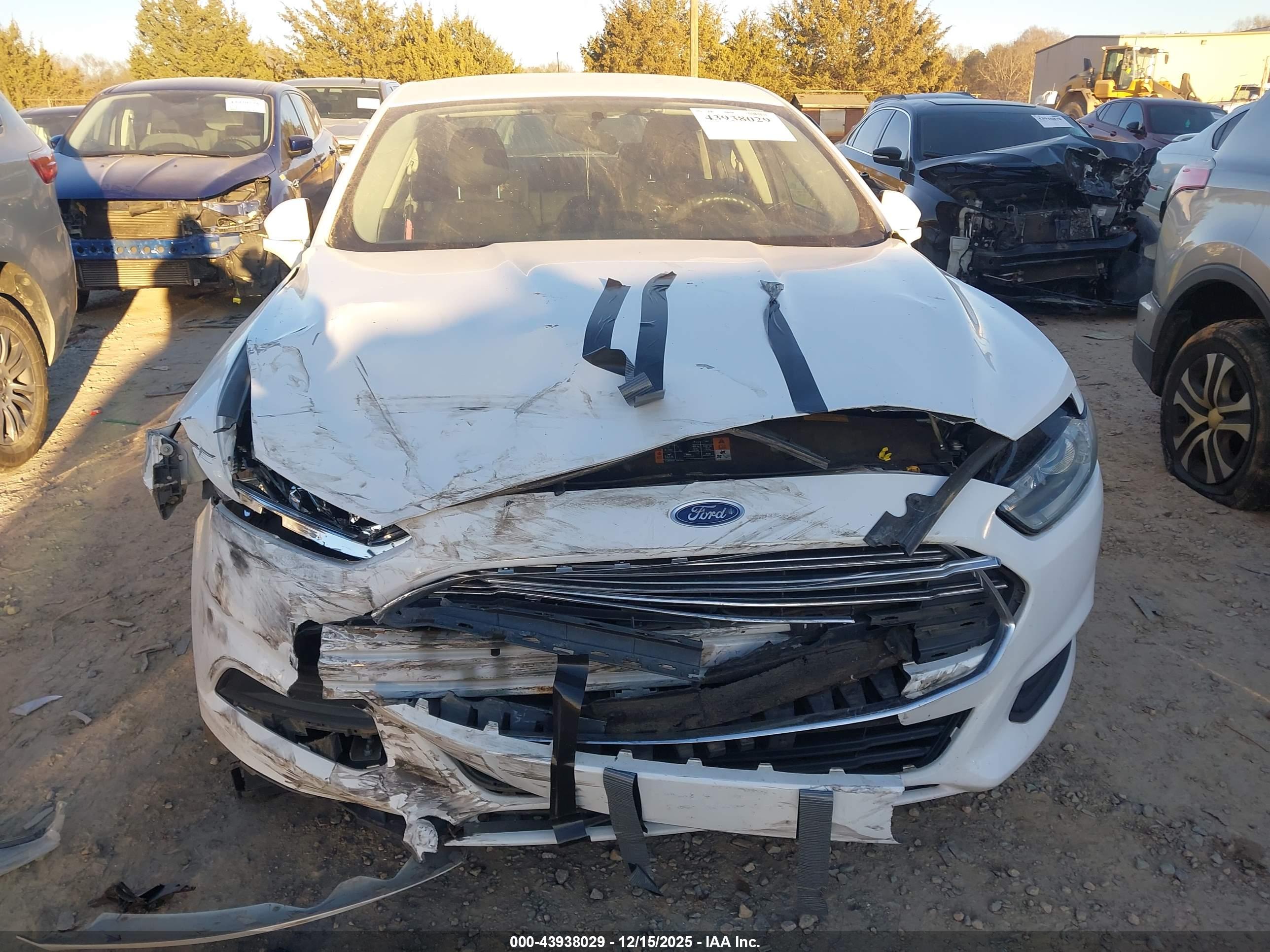 FORD FUSION image 6