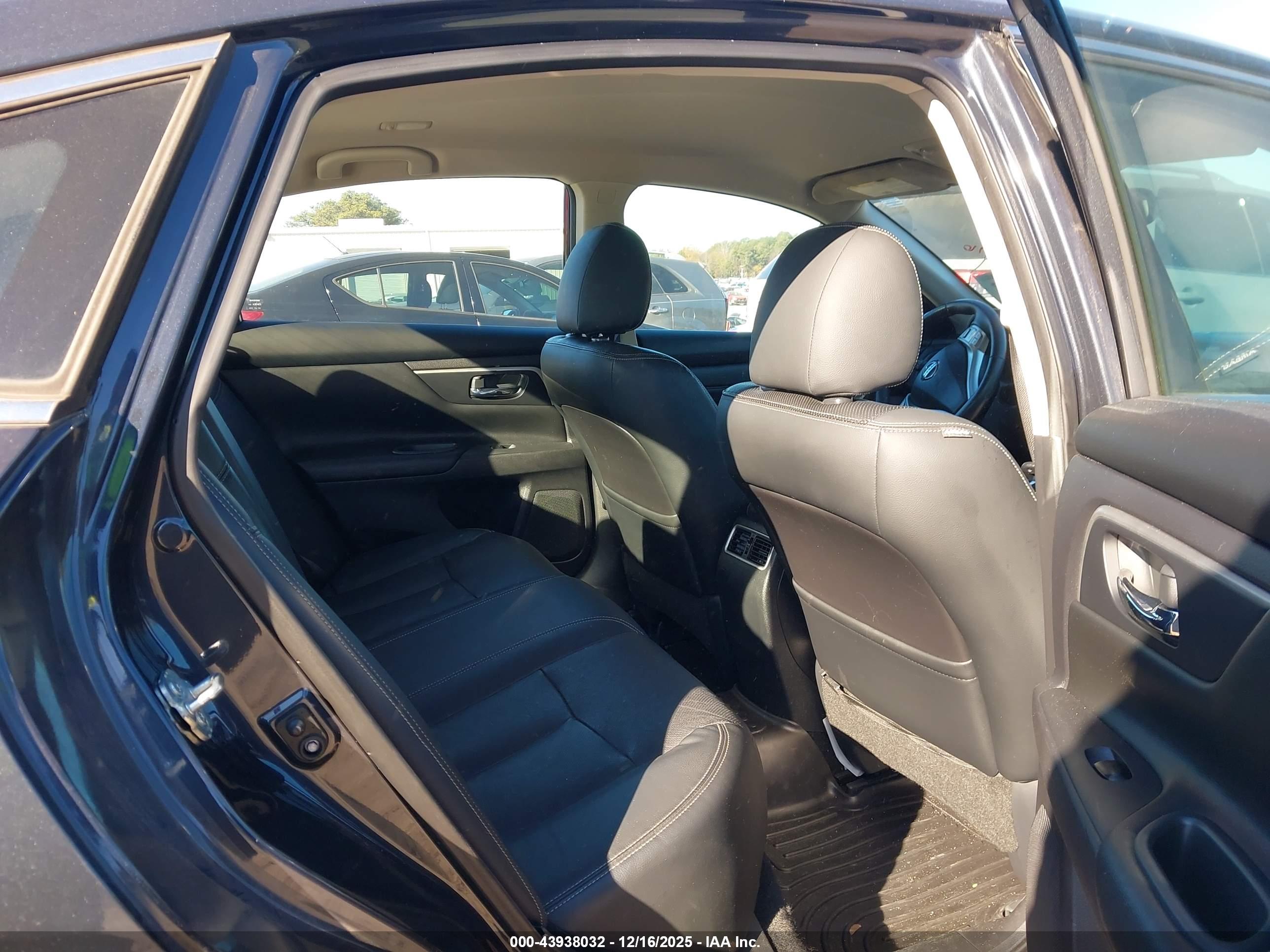 NISSAN ALTIMA image 8