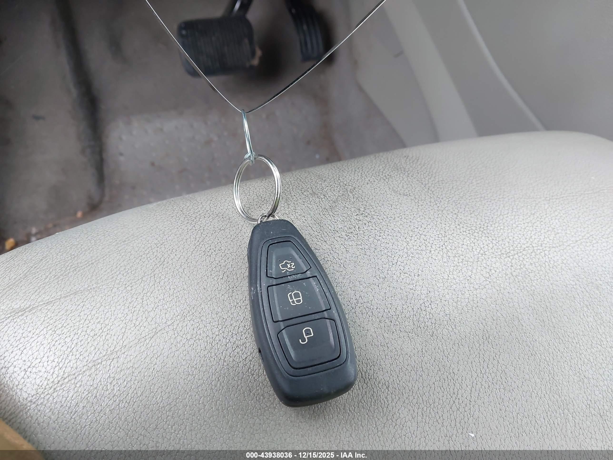 FORD C-MAX image 11