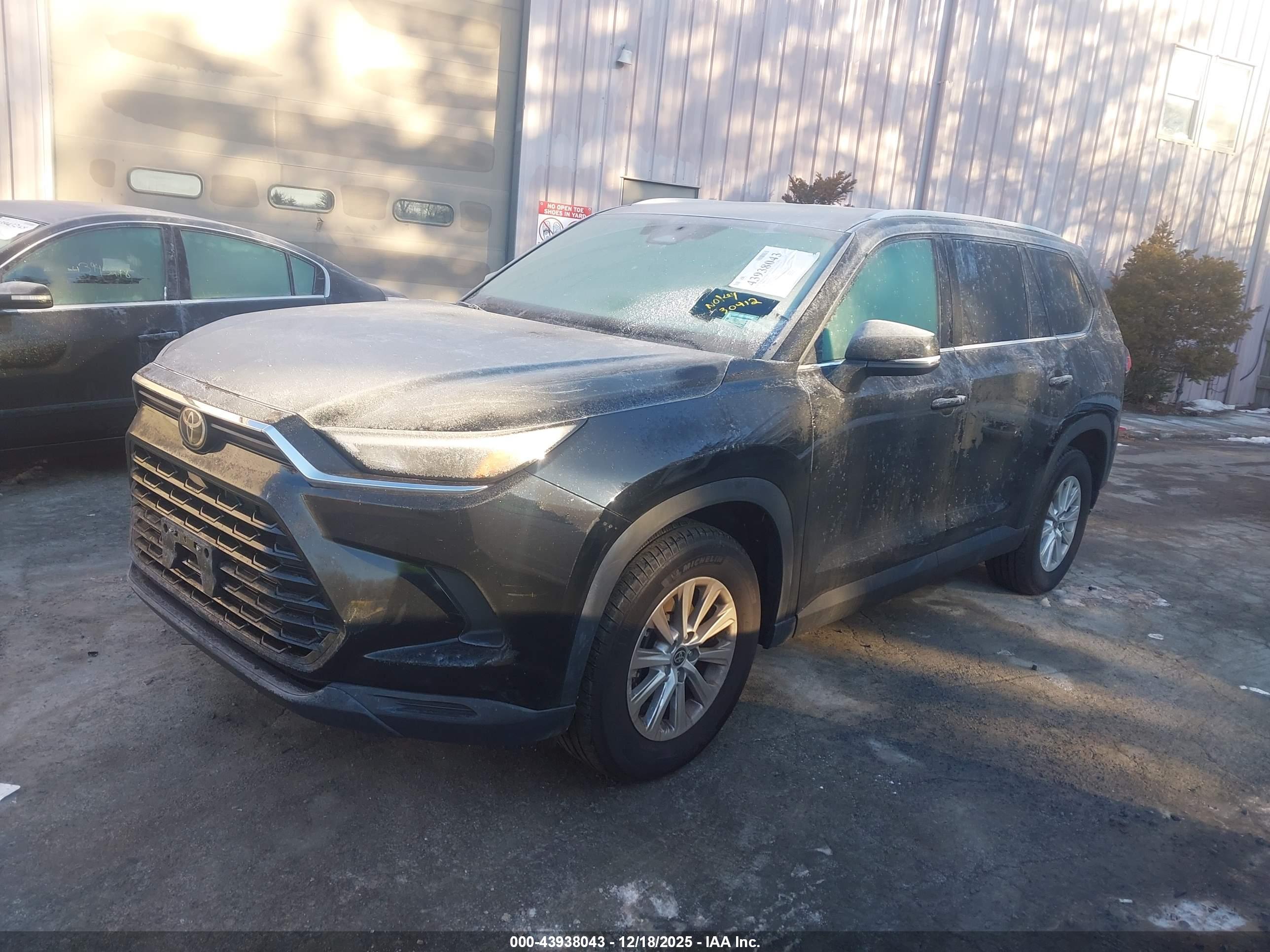 TOYOTA GRAND image 2