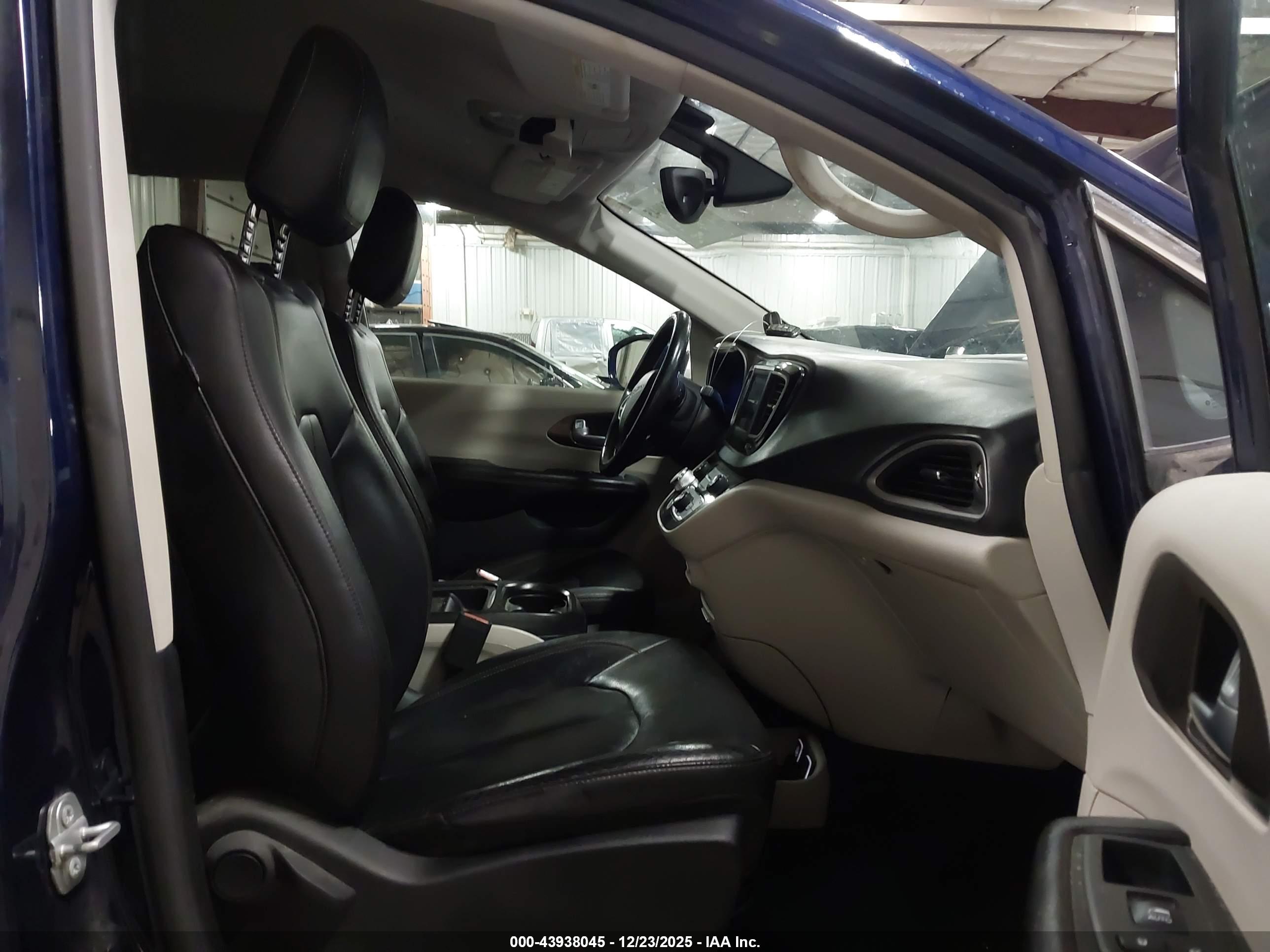 CHRYSLER PACIFICA image 5