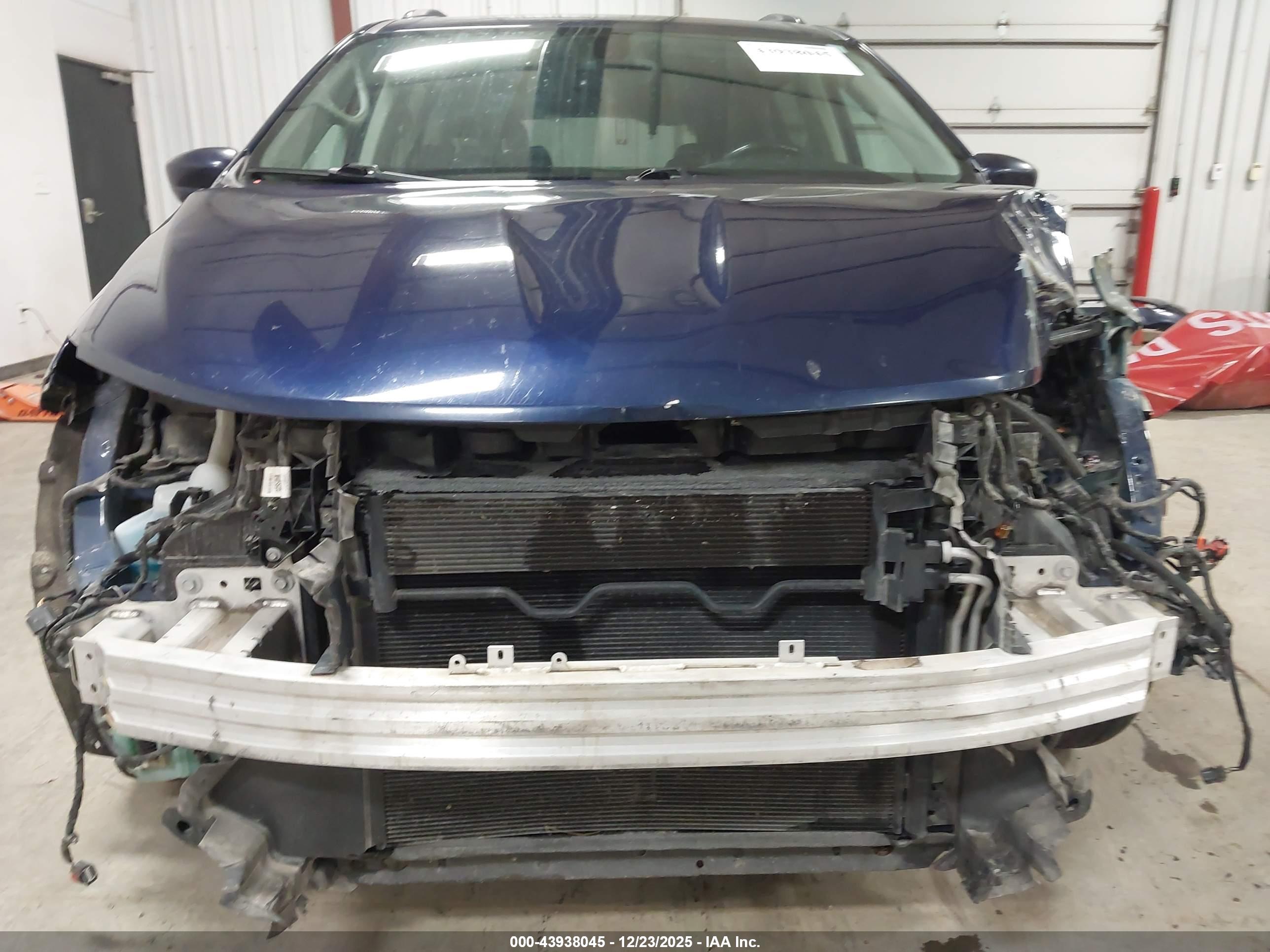CHRYSLER PACIFICA image 6