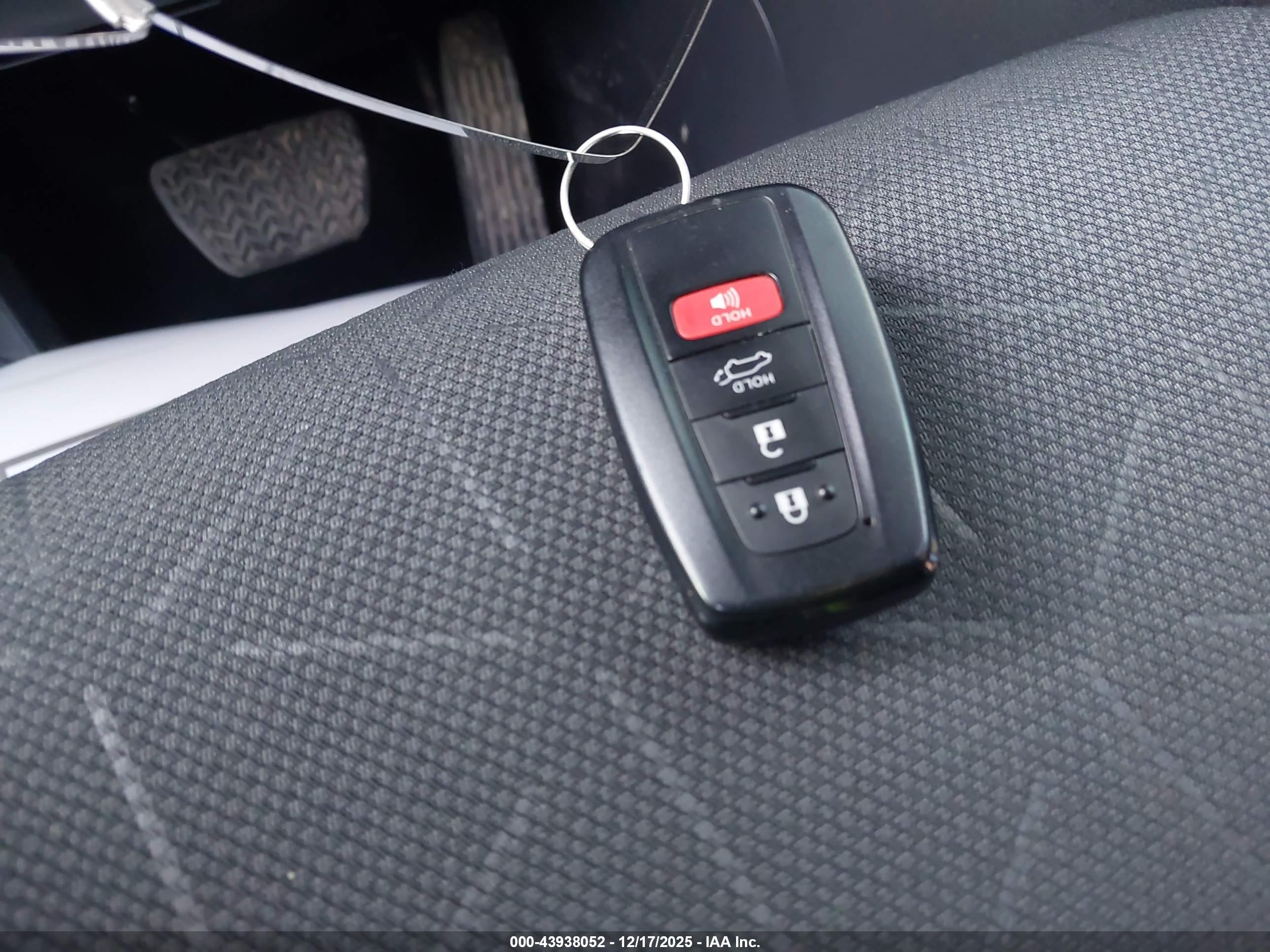 TOYOTA RAV4 image 11