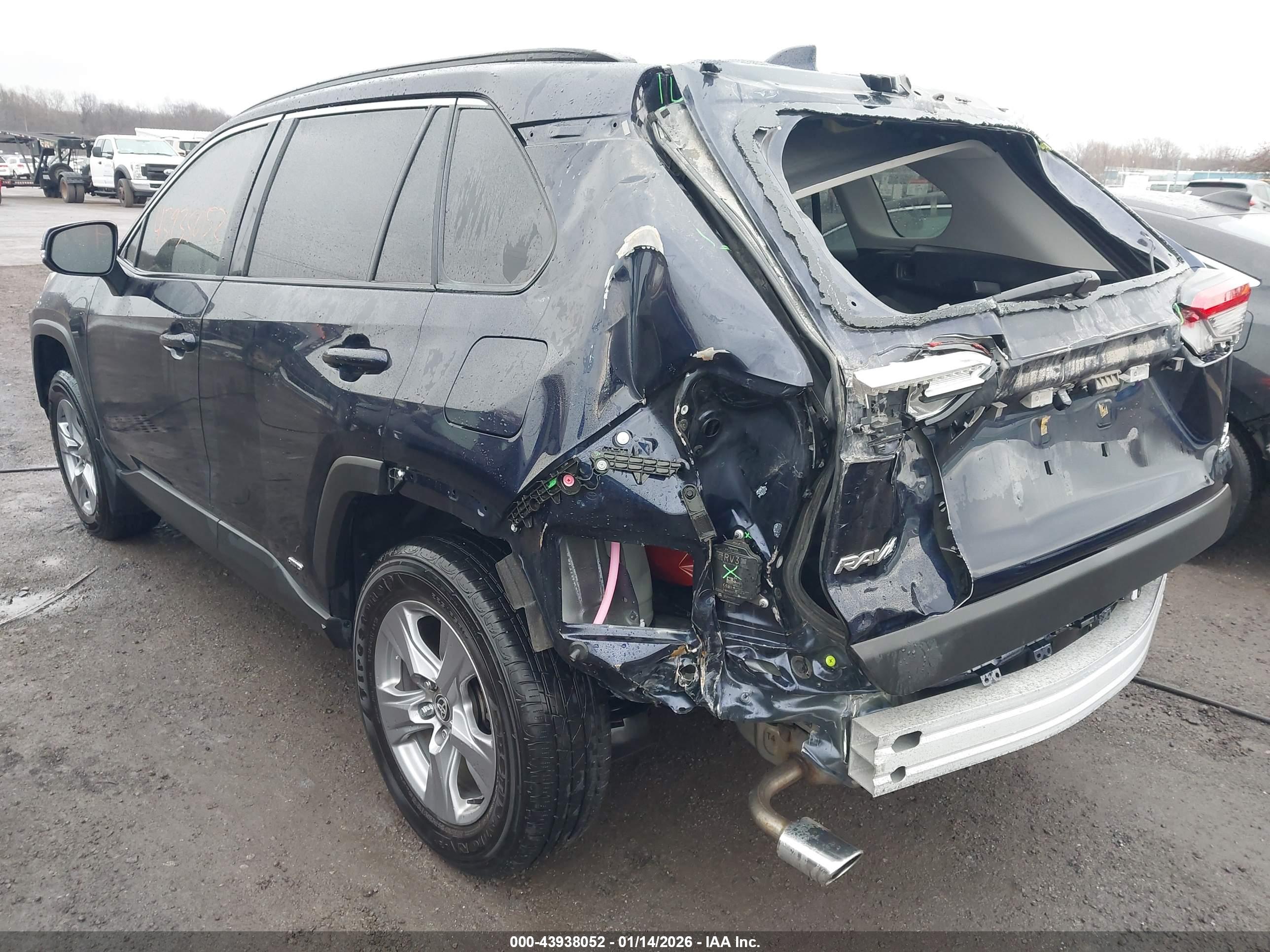 TOYOTA RAV4 image 3