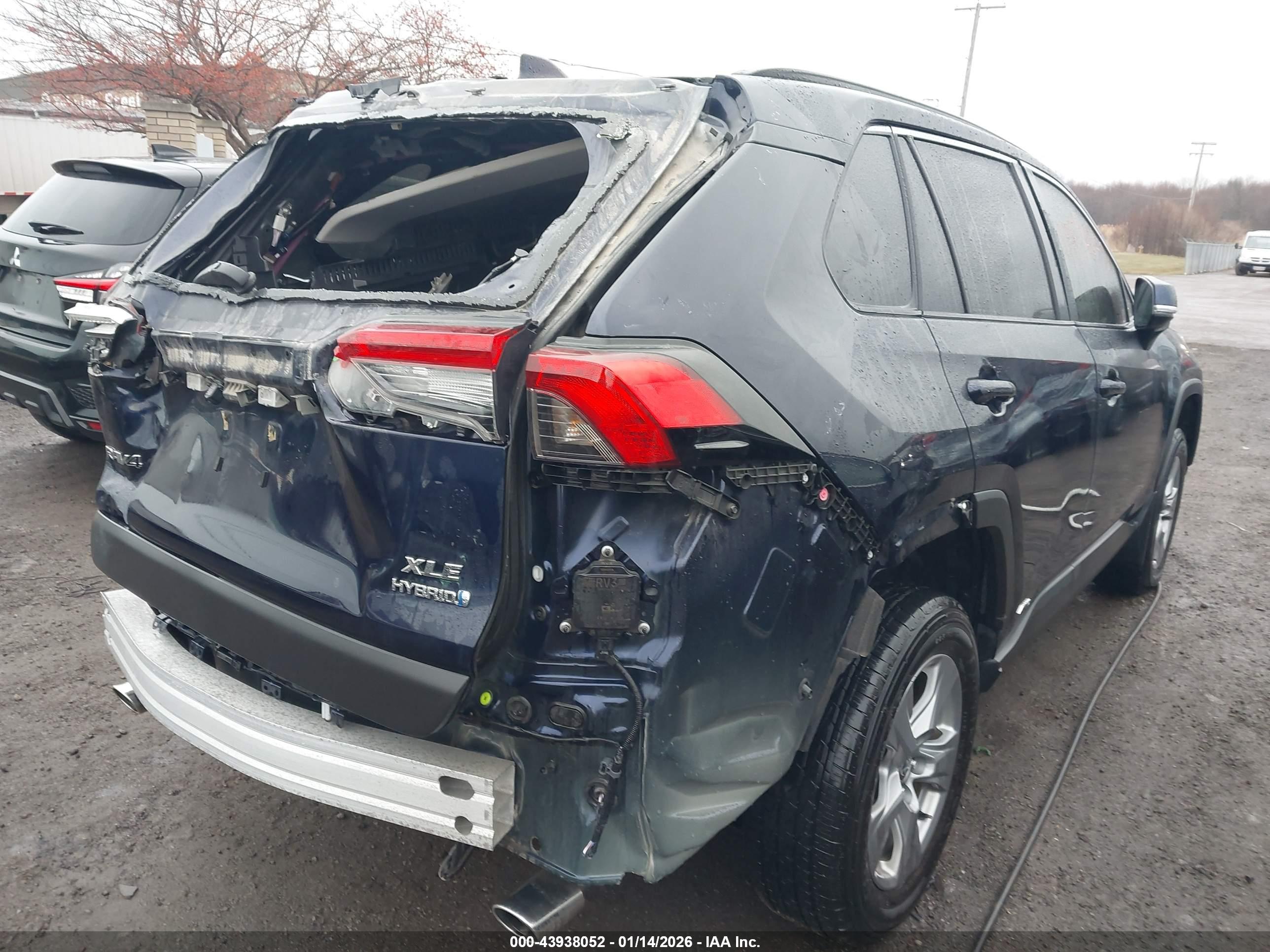 TOYOTA RAV4 image 4