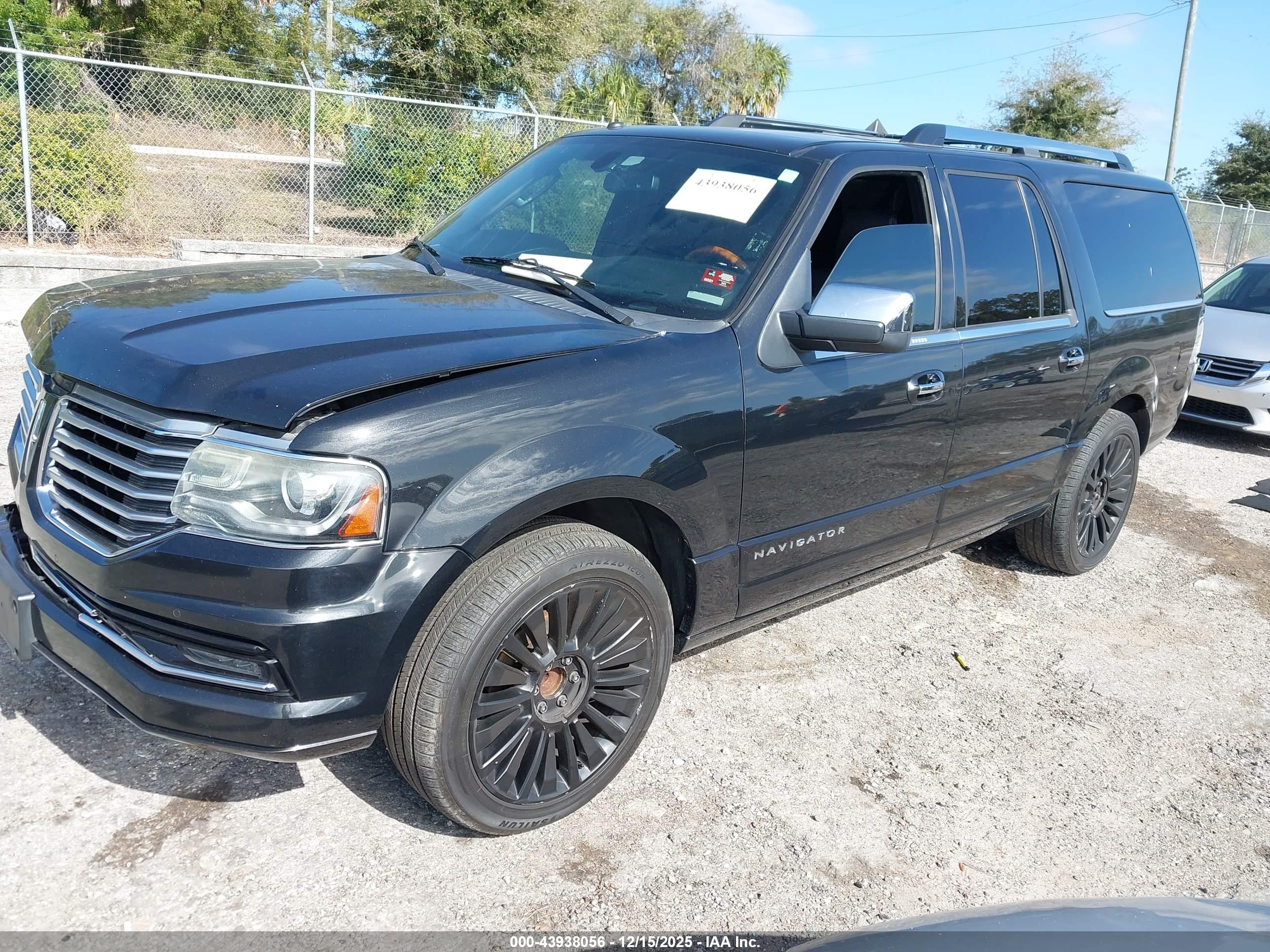 LINCOLN NAVIGATOR image 2