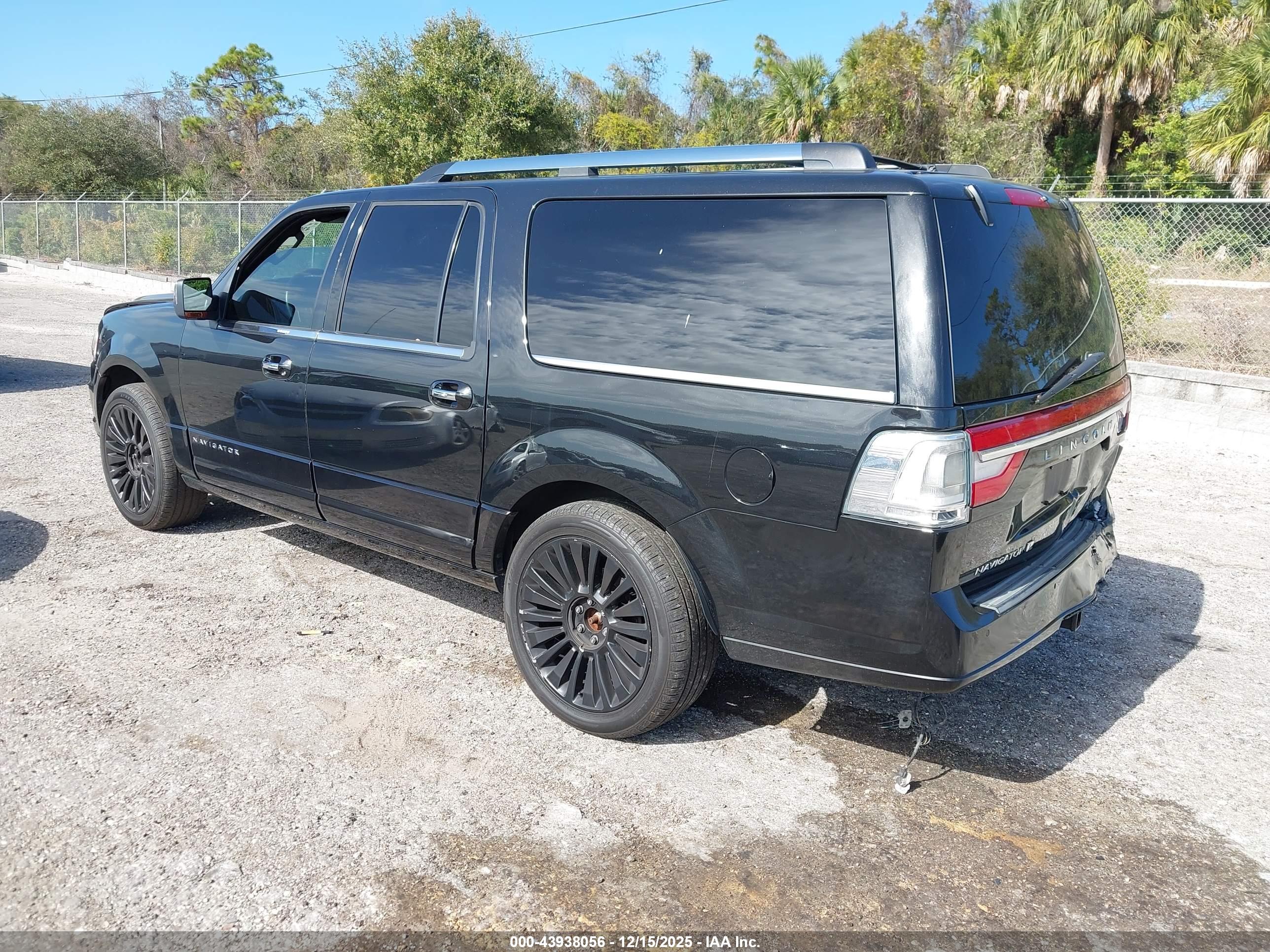 LINCOLN NAVIGATOR image 3