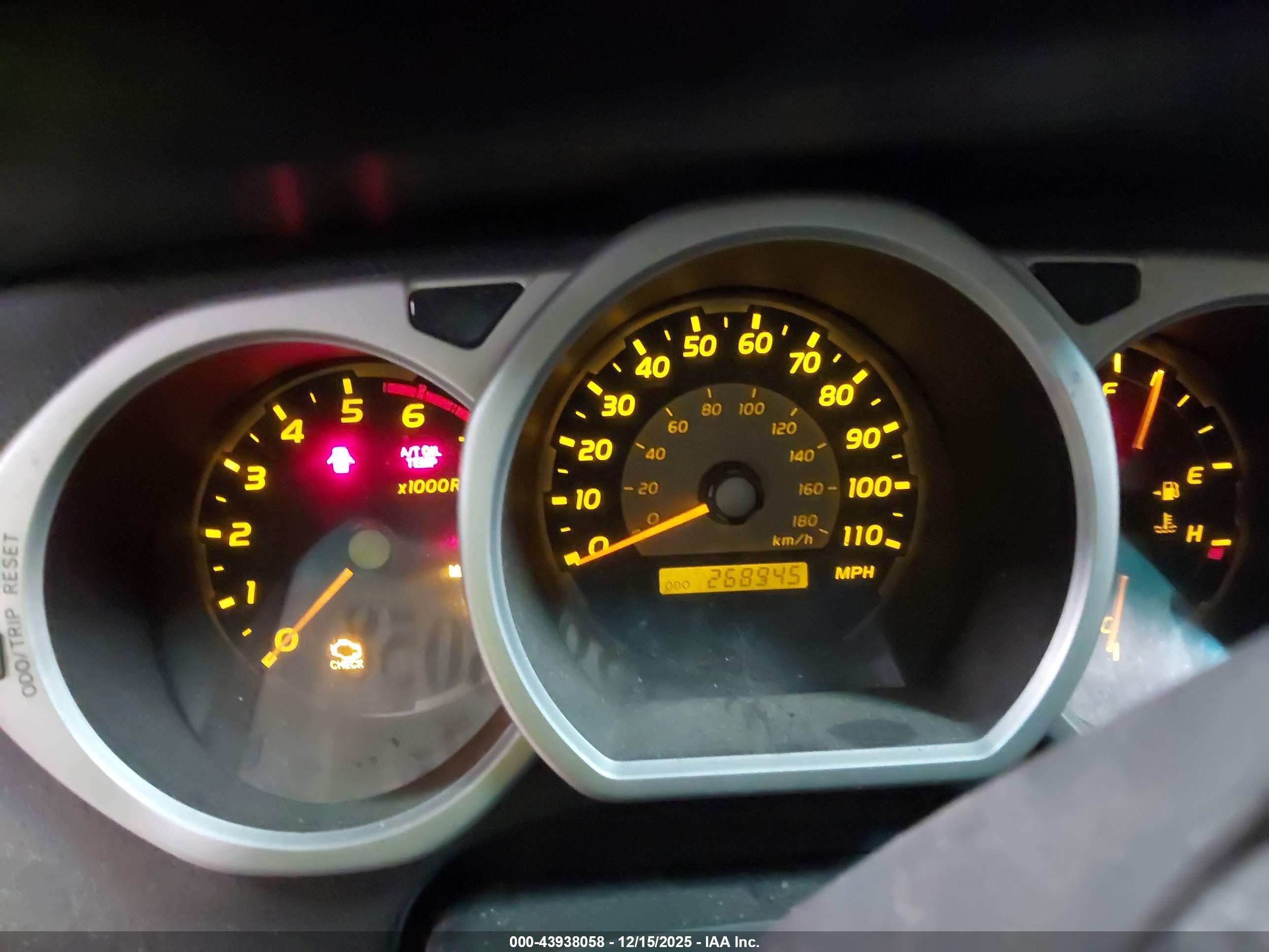 TOYOTA 4RUNNER image 7
